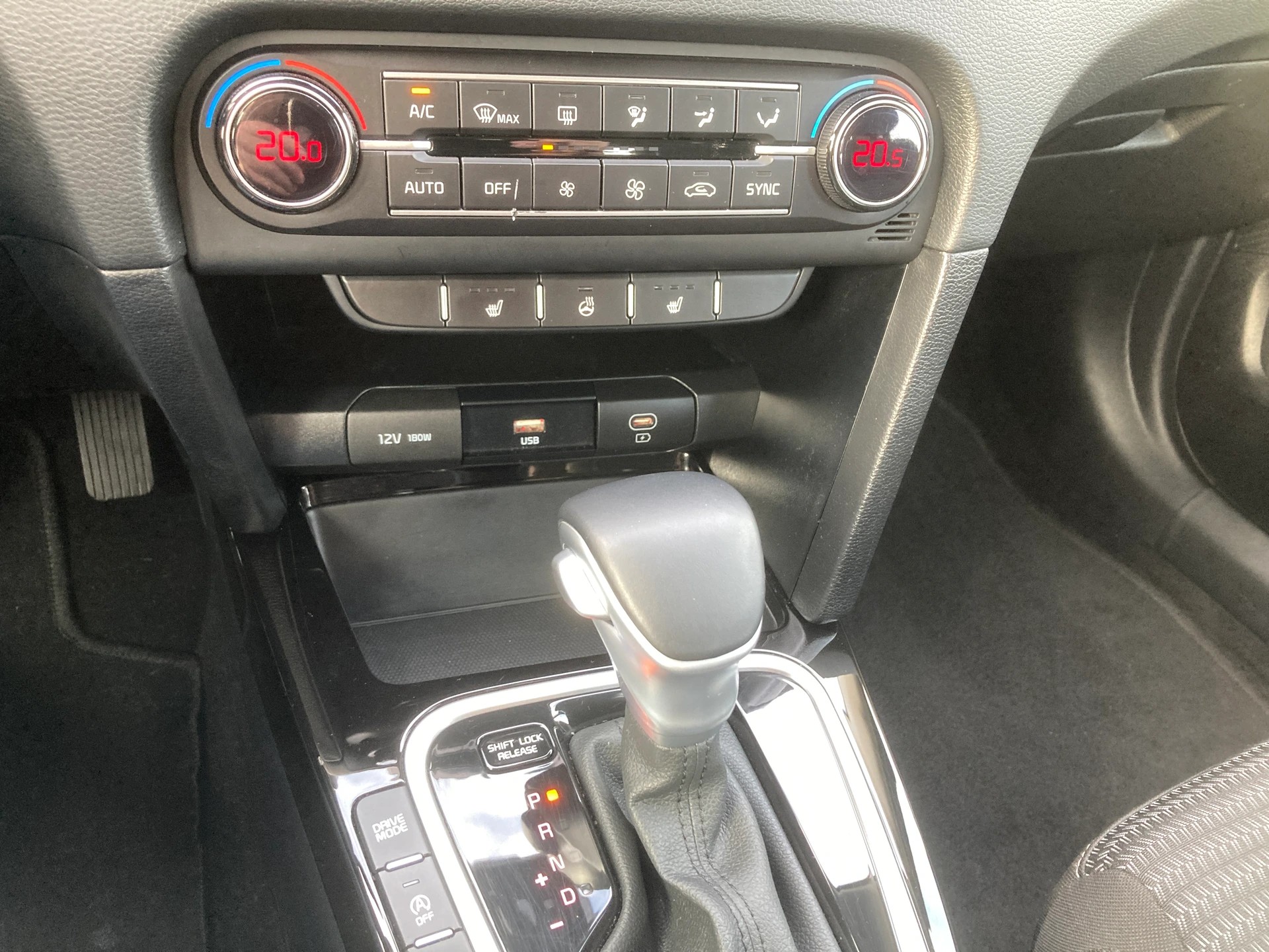 KIA Ceed 1.5 T-GDi MHEV Power DCT-image-10
