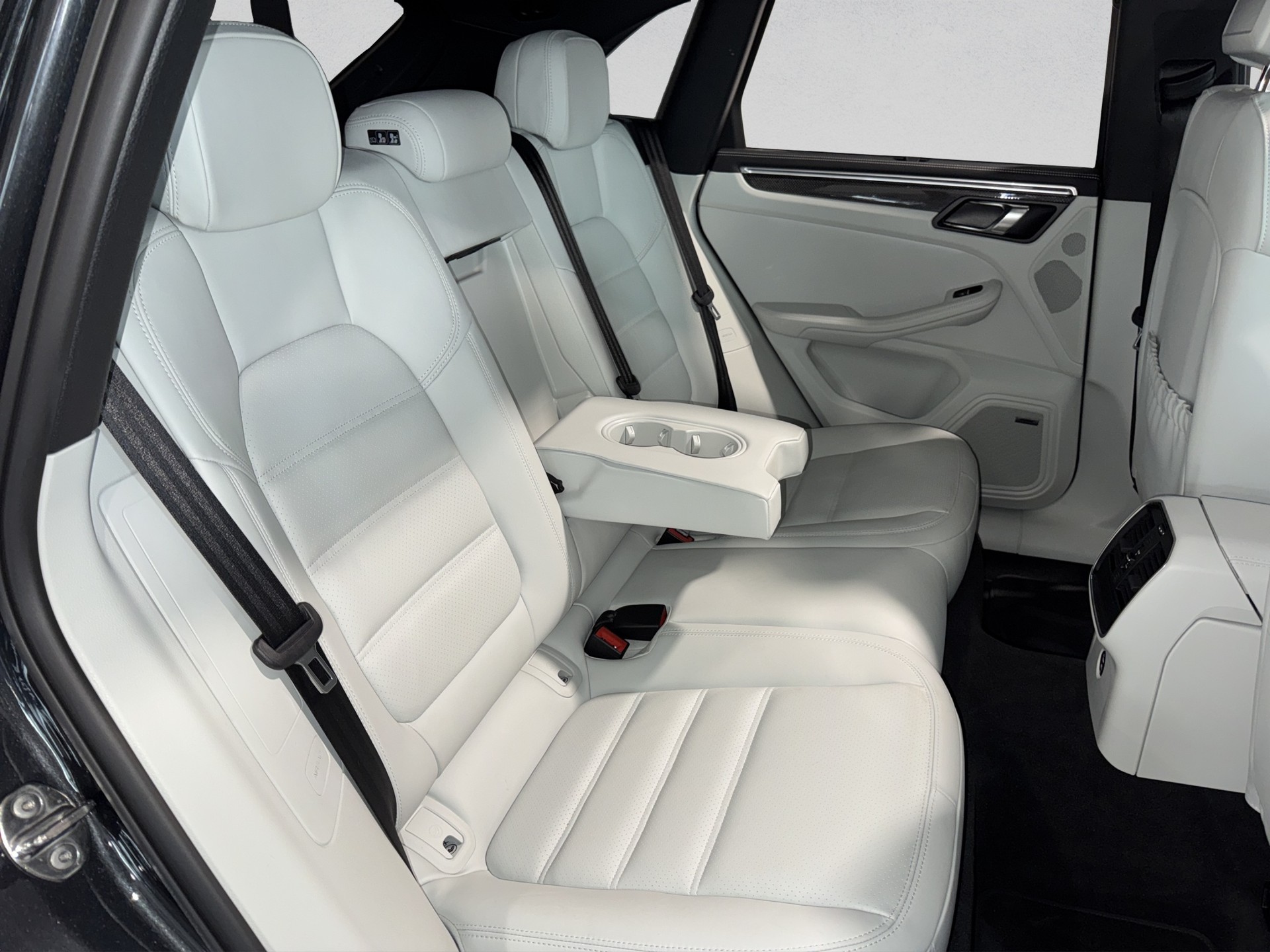 PORSCHE Macan GTS PDK-image-16