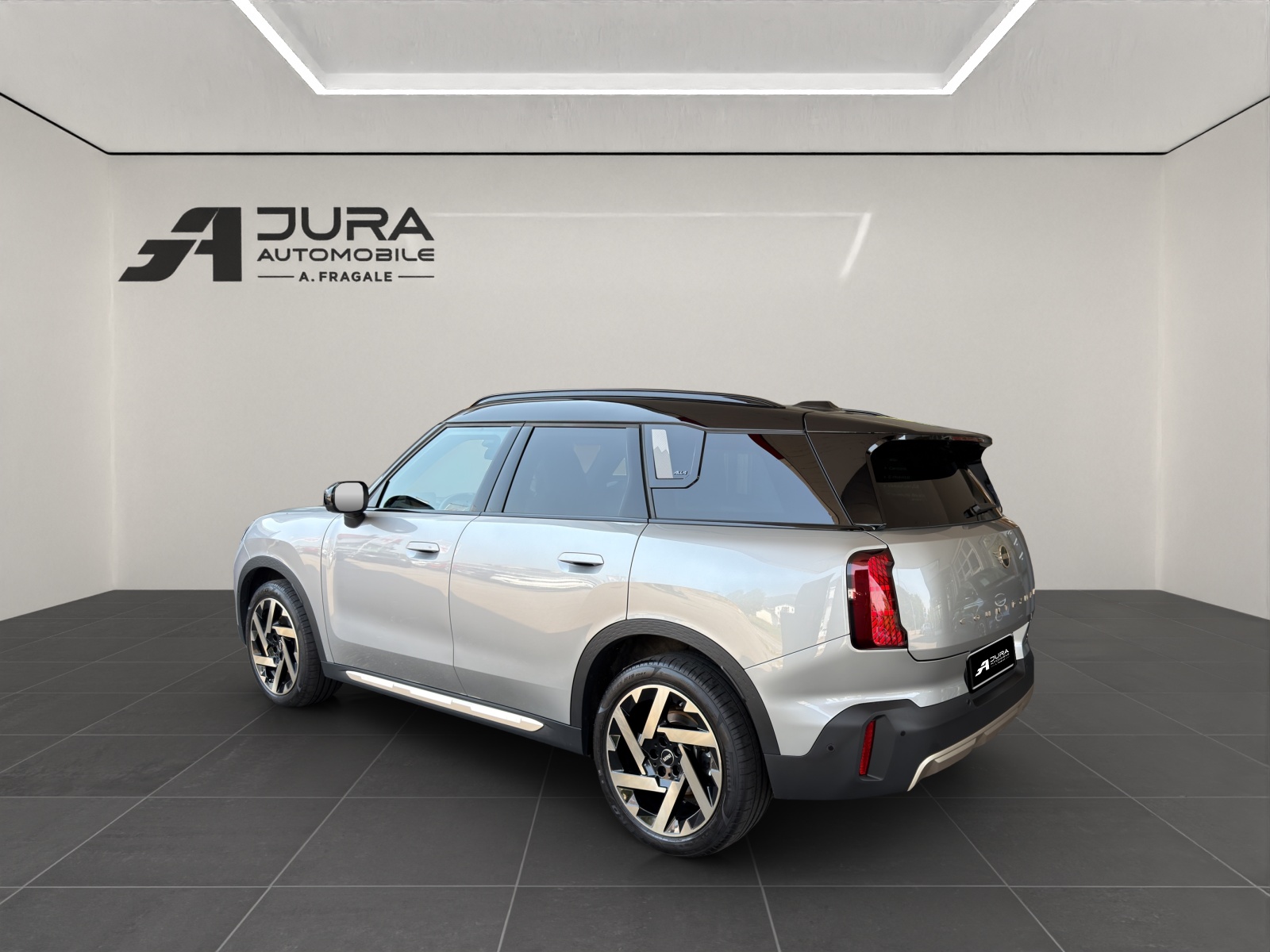 MINI Countryman U25 2.0i S ALL4-image-4