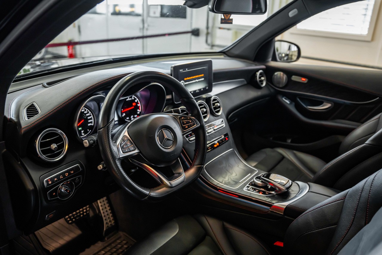 MERCEDES-BENZ GLC 43 AMG 4Matic 9G-Tronic-image-11