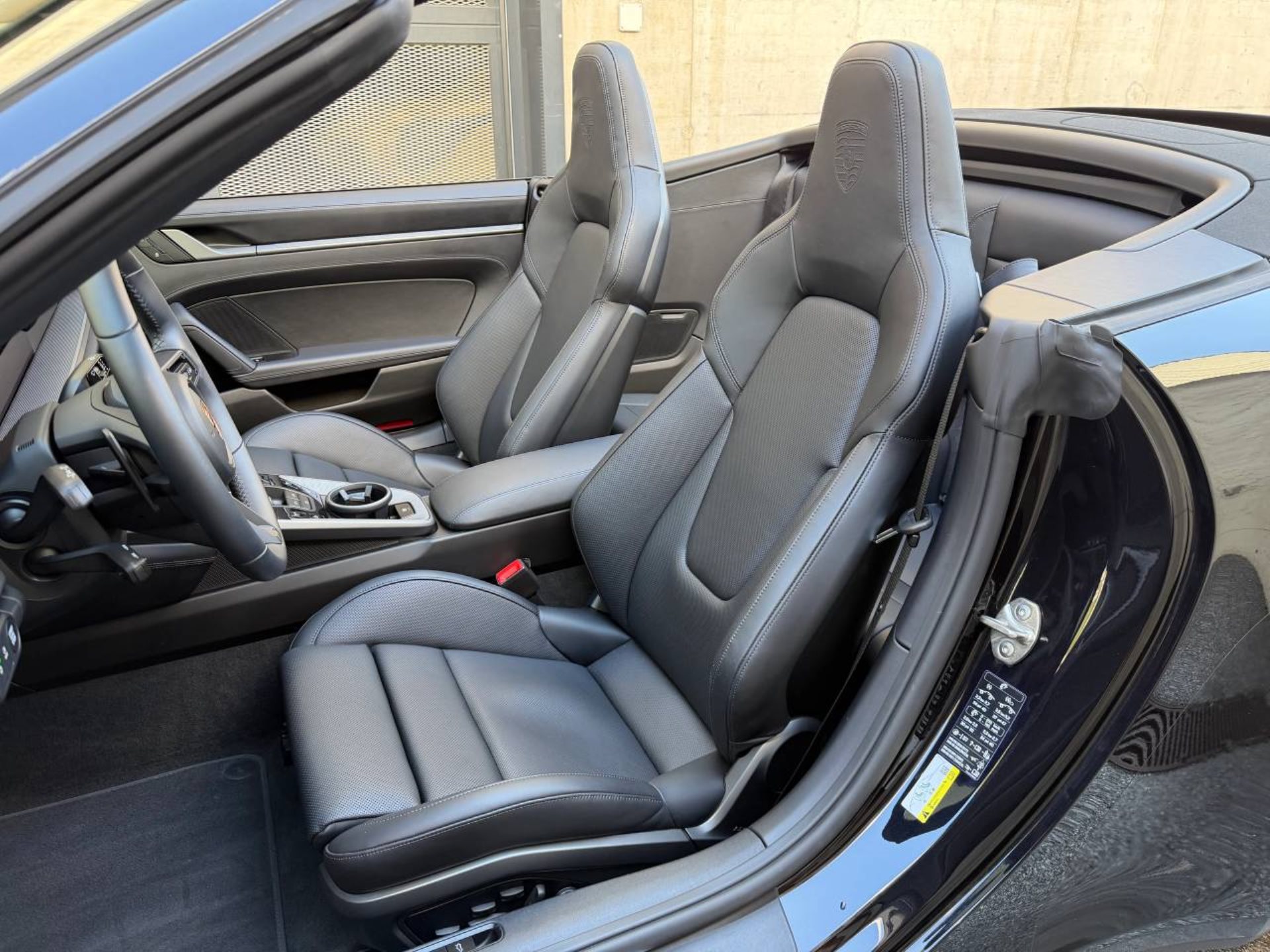 PORSCHE 911 Carrera 4S Cabriolet-image-16