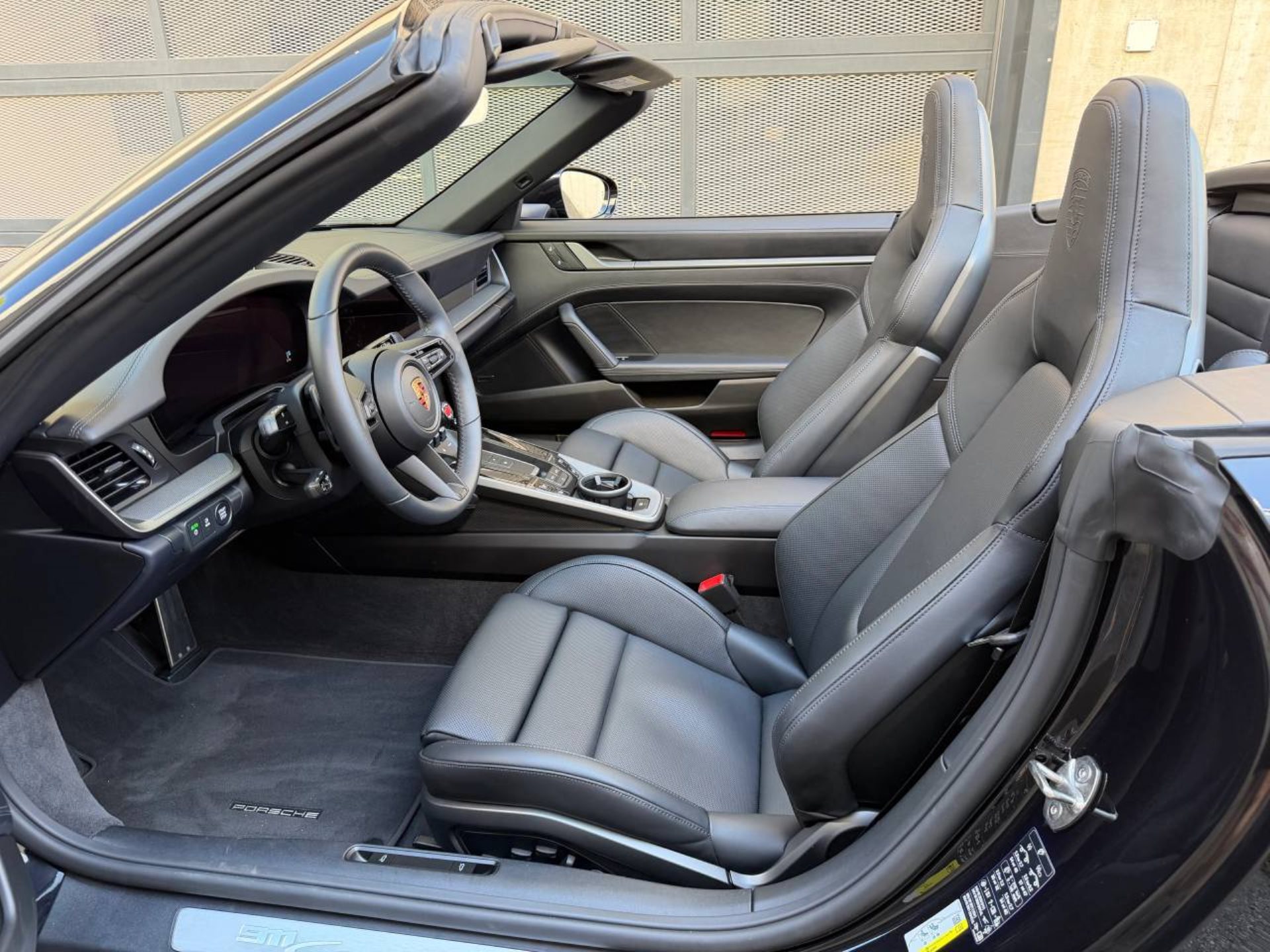 PORSCHE 911 Carrera 4S Cabriolet-image-4