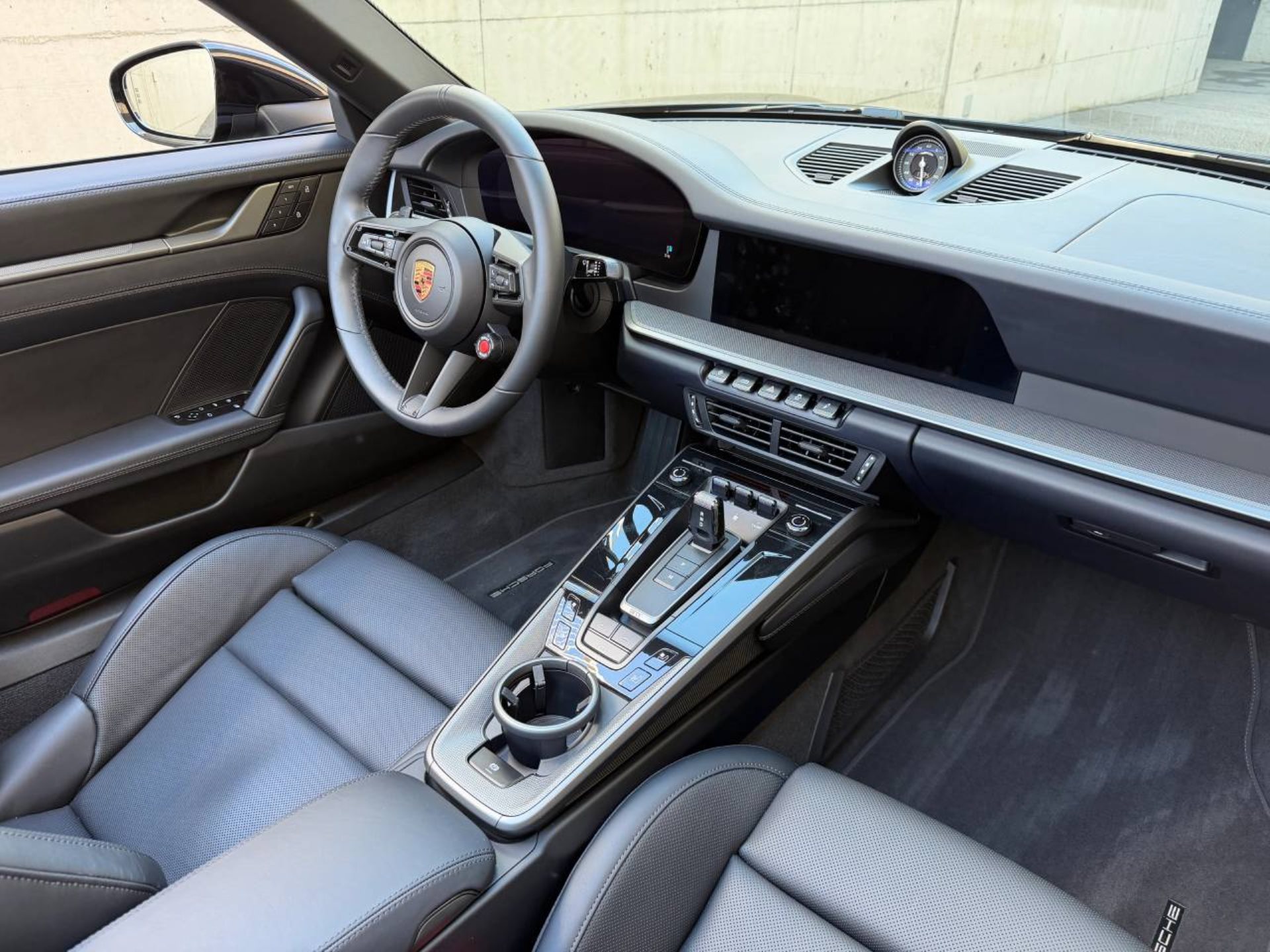 PORSCHE 911 Carrera 4S Cabriolet-image-25