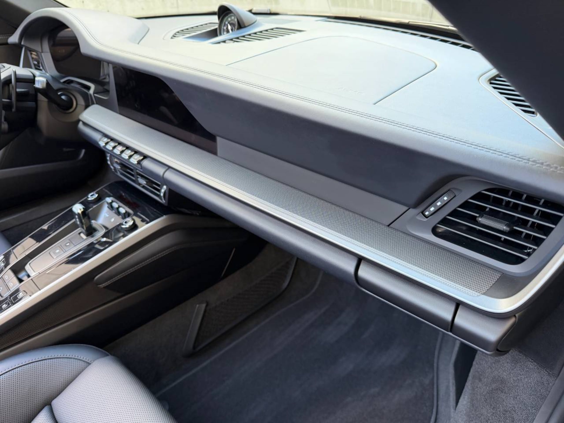 PORSCHE 911 Carrera 4S Cabriolet-image-24