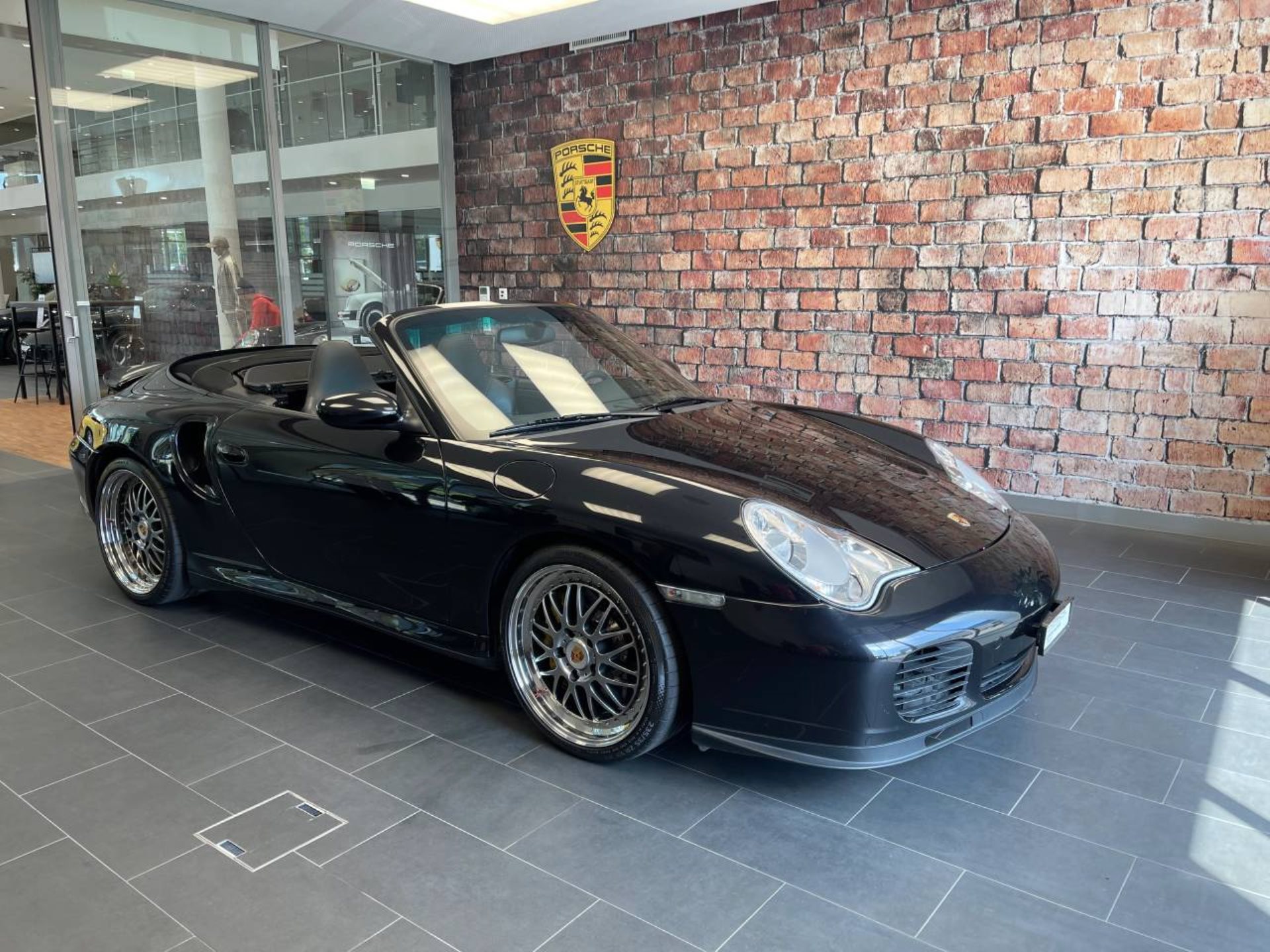 PORSCHE 911 Turbo S Cabriolet-image-7