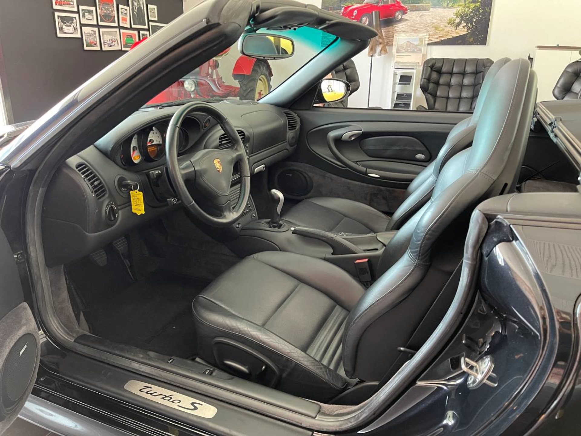 PORSCHE 911 Turbo S Cabriolet-image-17