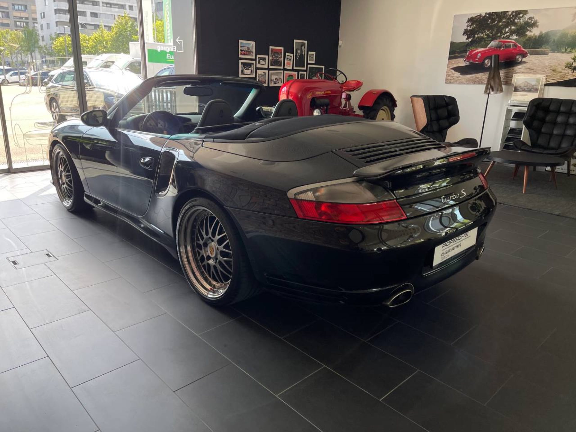 PORSCHE 911 Turbo S Cabriolet-image-14