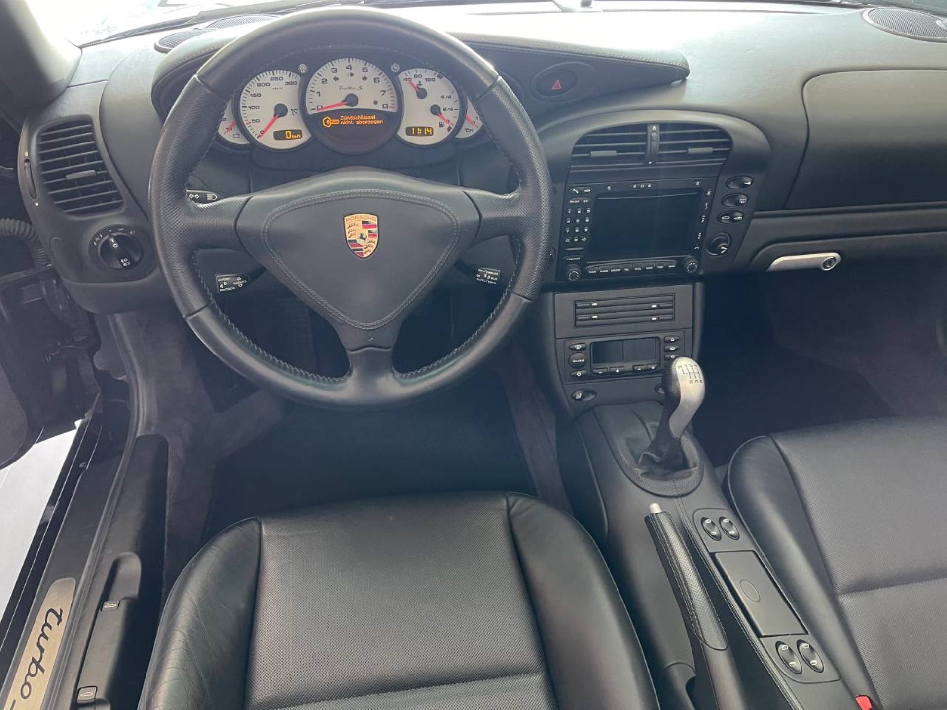 PORSCHE 911 Turbo S Cabriolet-image-18