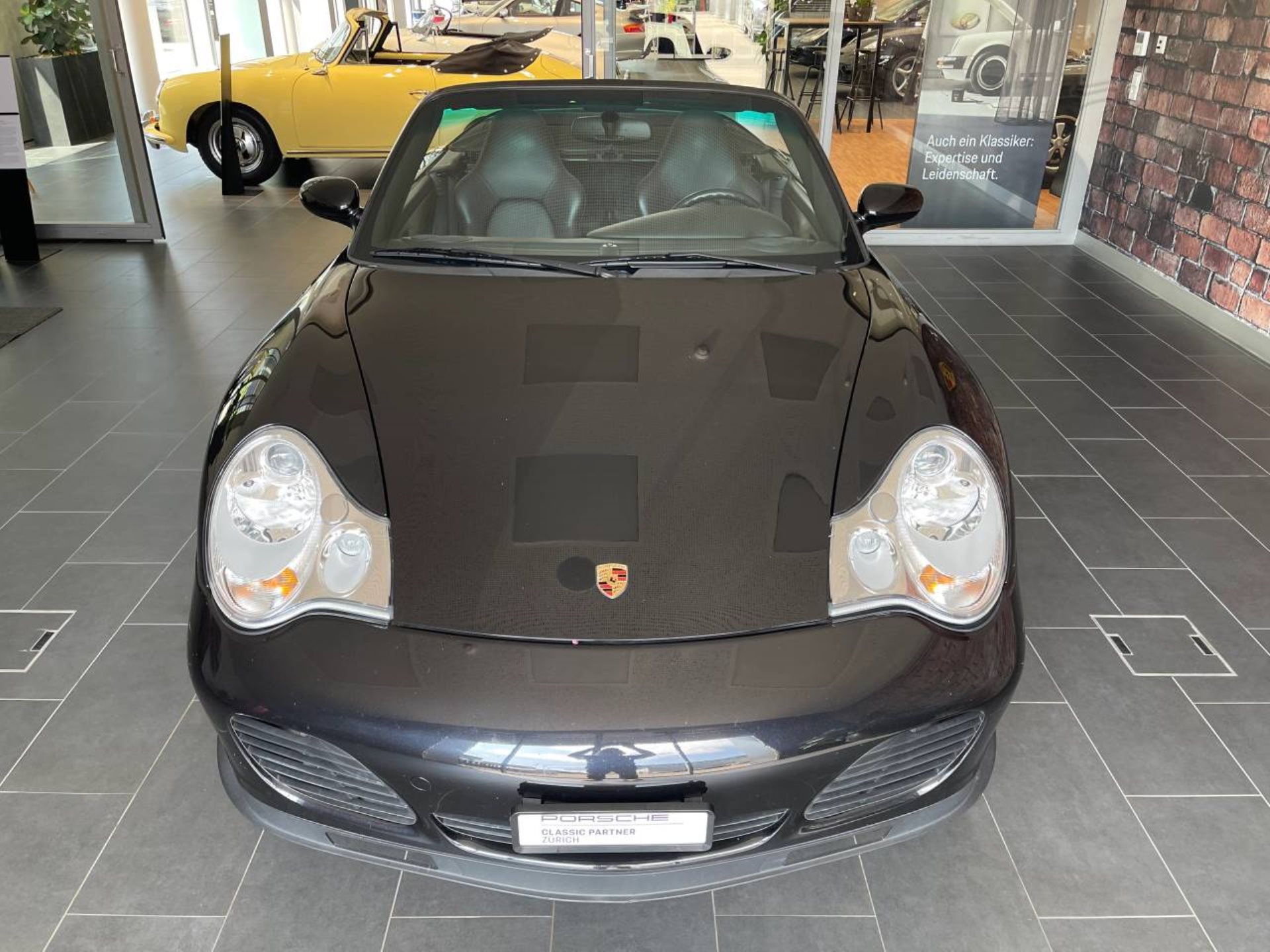 PORSCHE 911 Turbo S Cabriolet-image-27