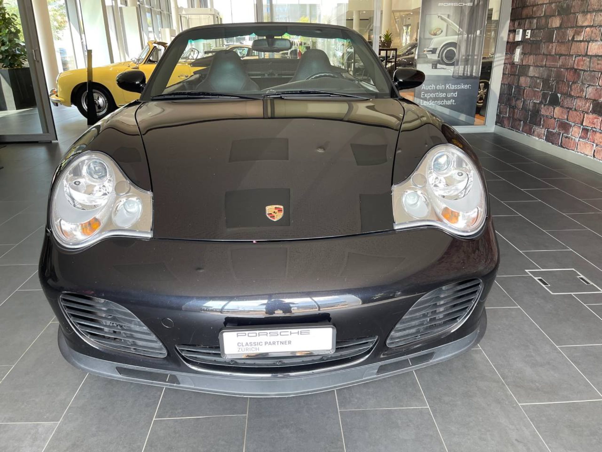 PORSCHE 911 Turbo S Cabriolet-image-21