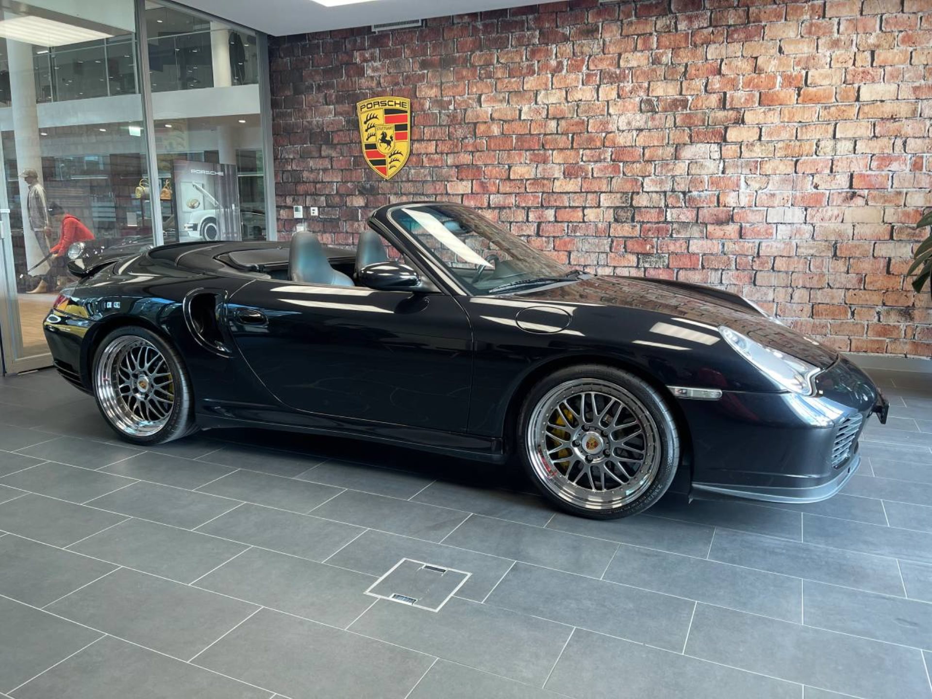 PORSCHE 911 Turbo S Cabriolet-image-1