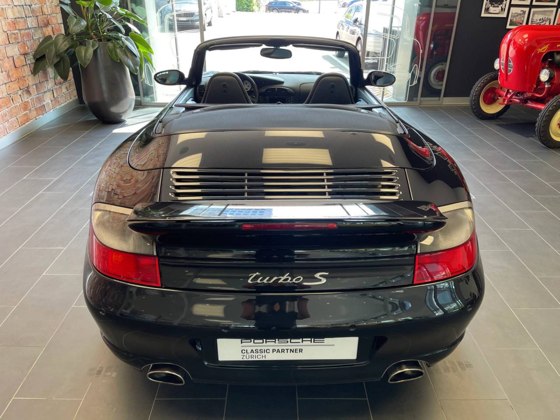 PORSCHE 911 Turbo S Cabriolet-image-11