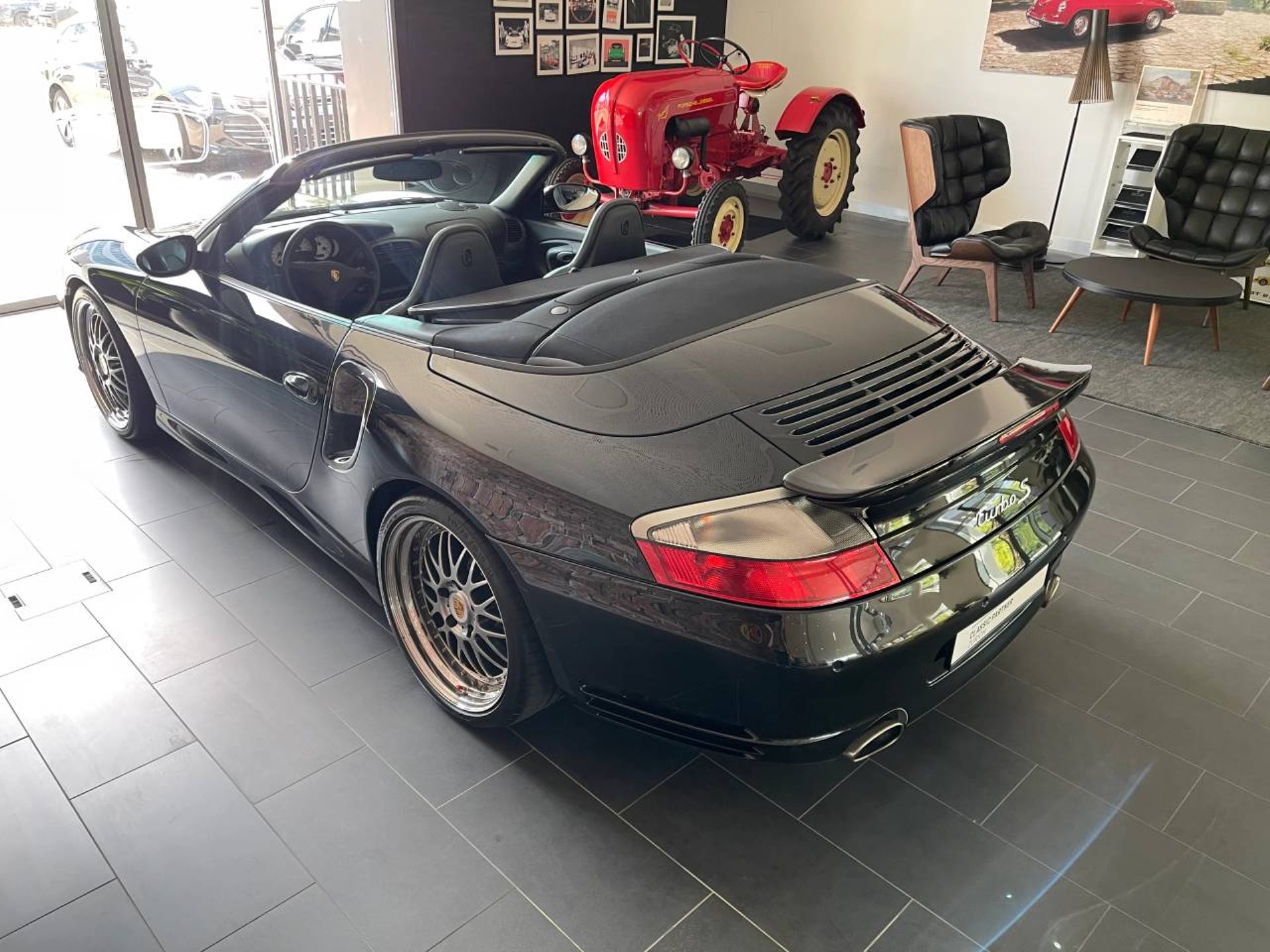 PORSCHE 911 Turbo S Cabriolet-image-16