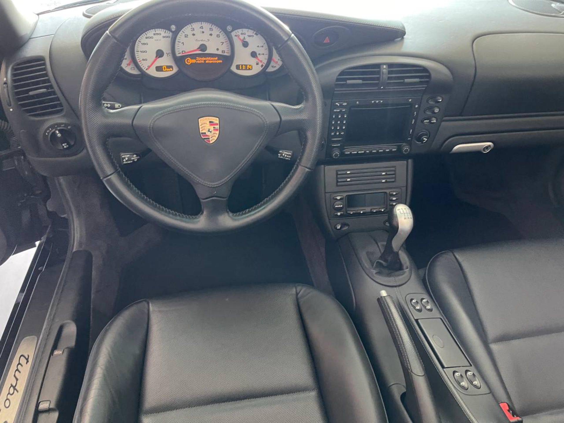 PORSCHE 911 Turbo S Cabriolet-image-19
