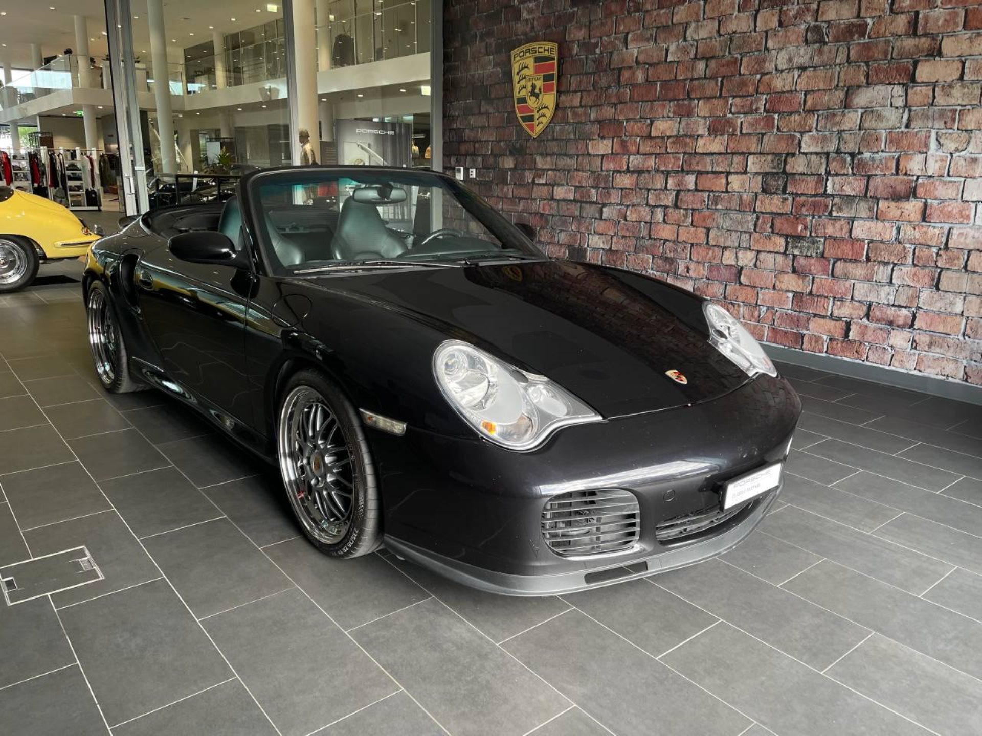 PORSCHE 911 Turbo S Cabriolet-image-2