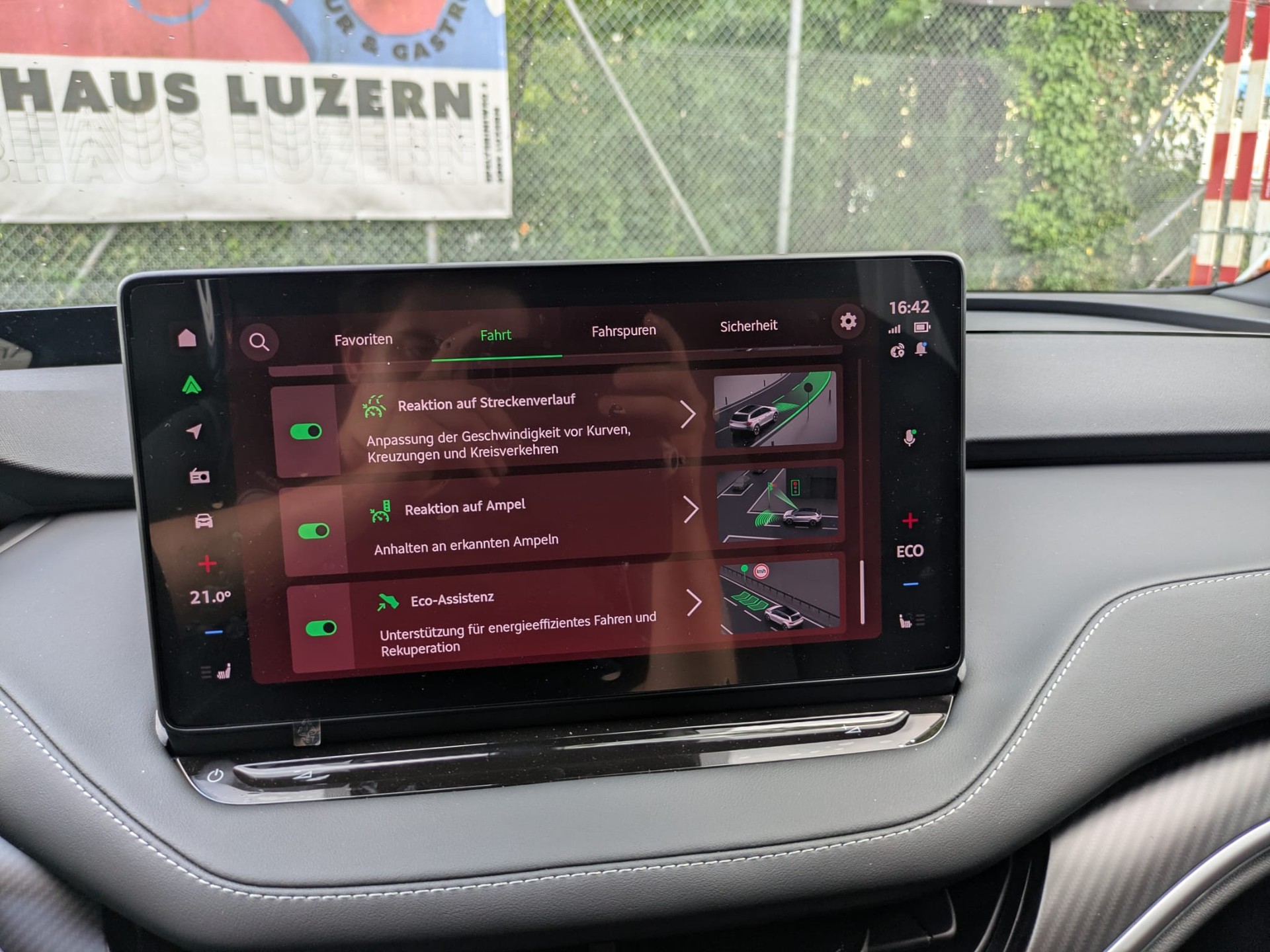 SKODA Elroq 85x Sportline 4x4-image-26