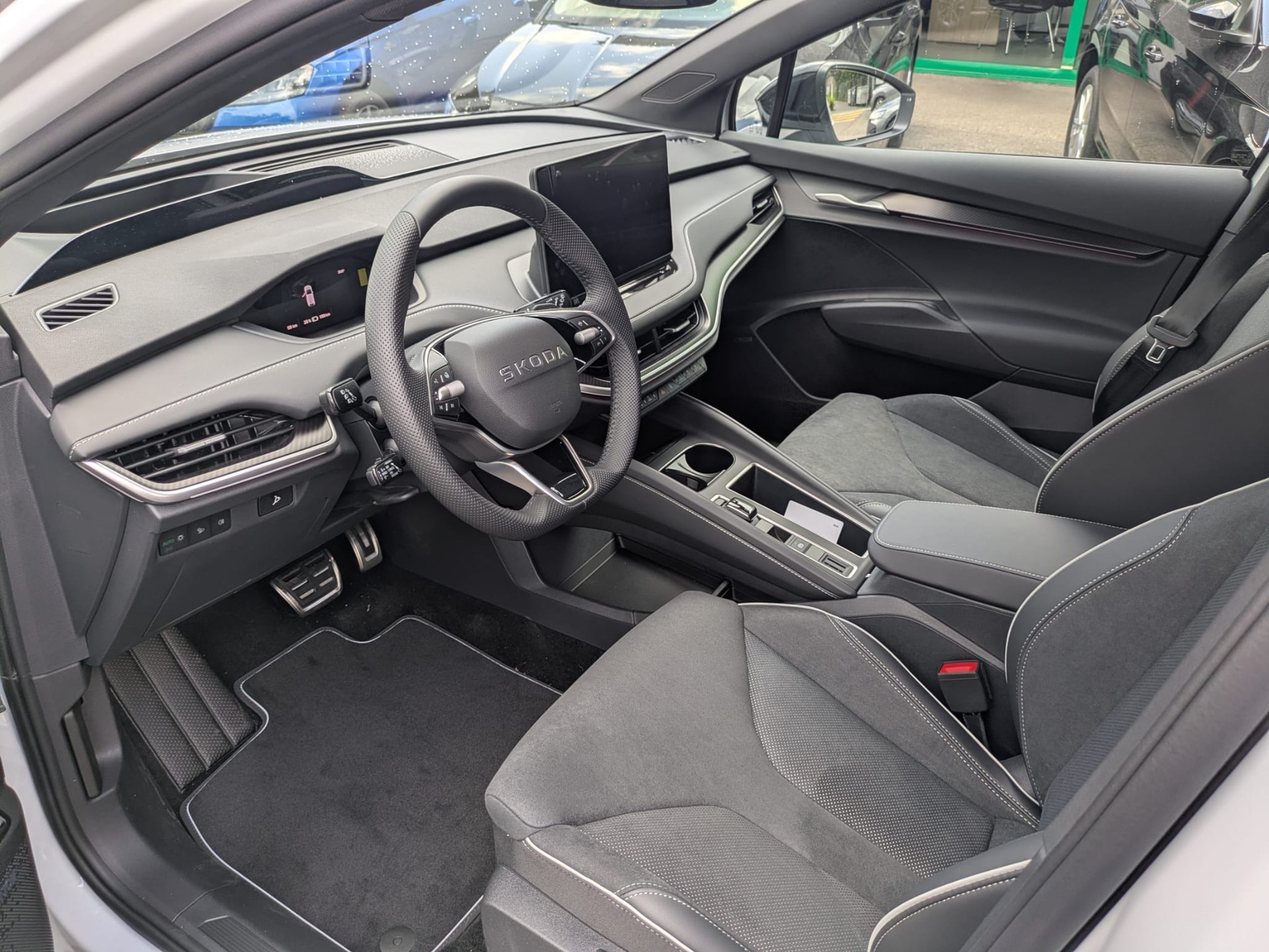 SKODA Elroq 85x Sportline 4x4-image-17