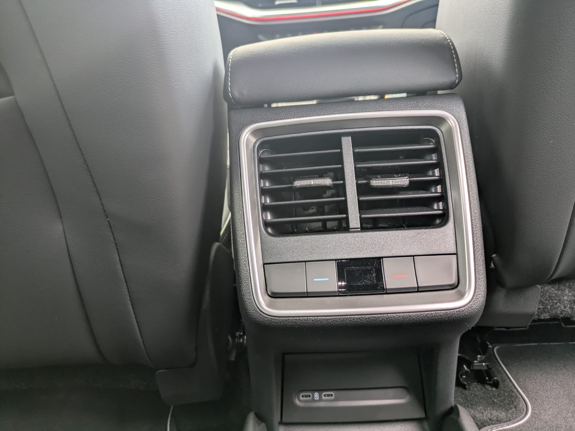 SKODA Elroq 85x Sportline 4x4-image-15