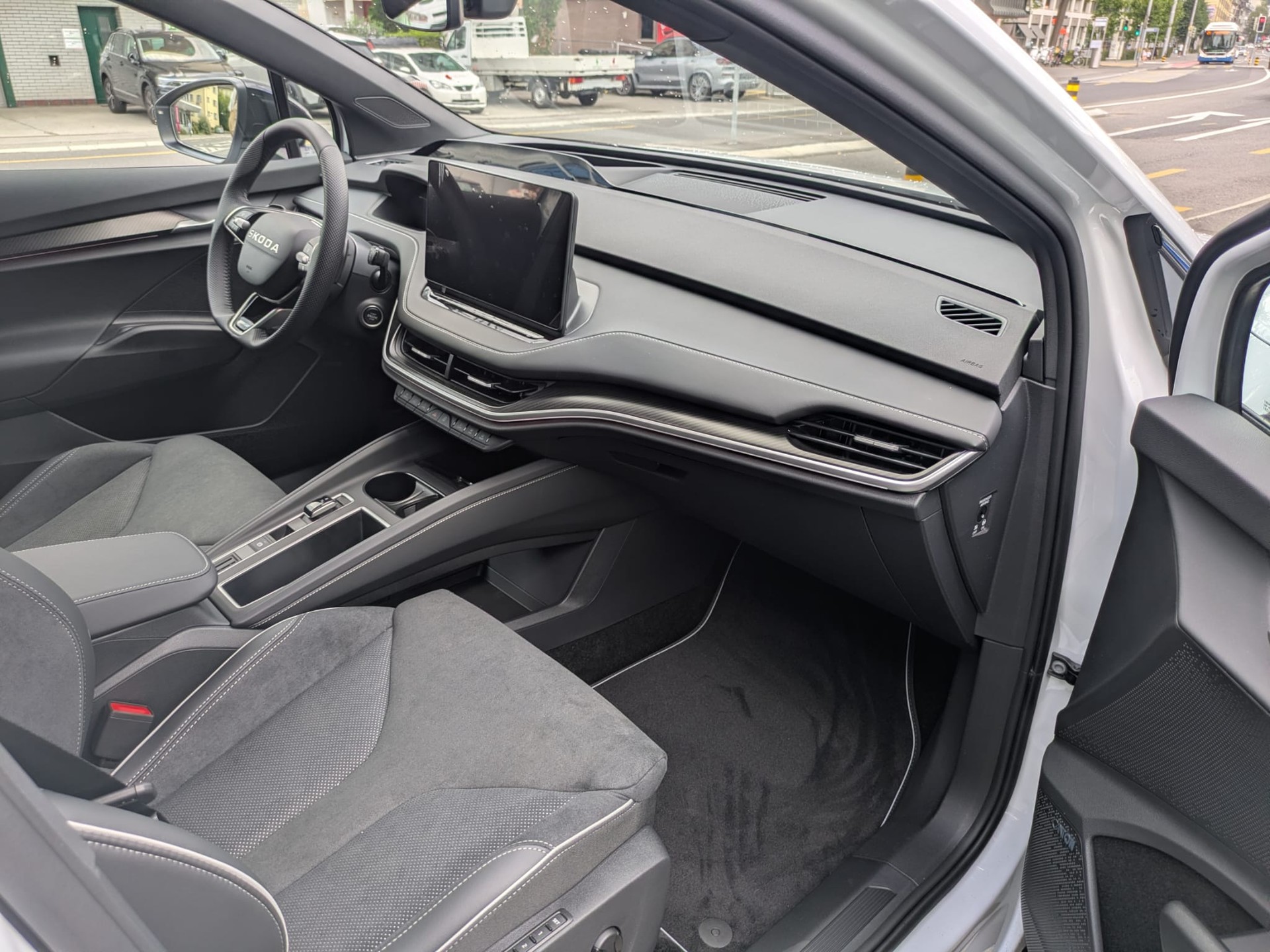 SKODA Elroq 85x Sportline 4x4-image-16