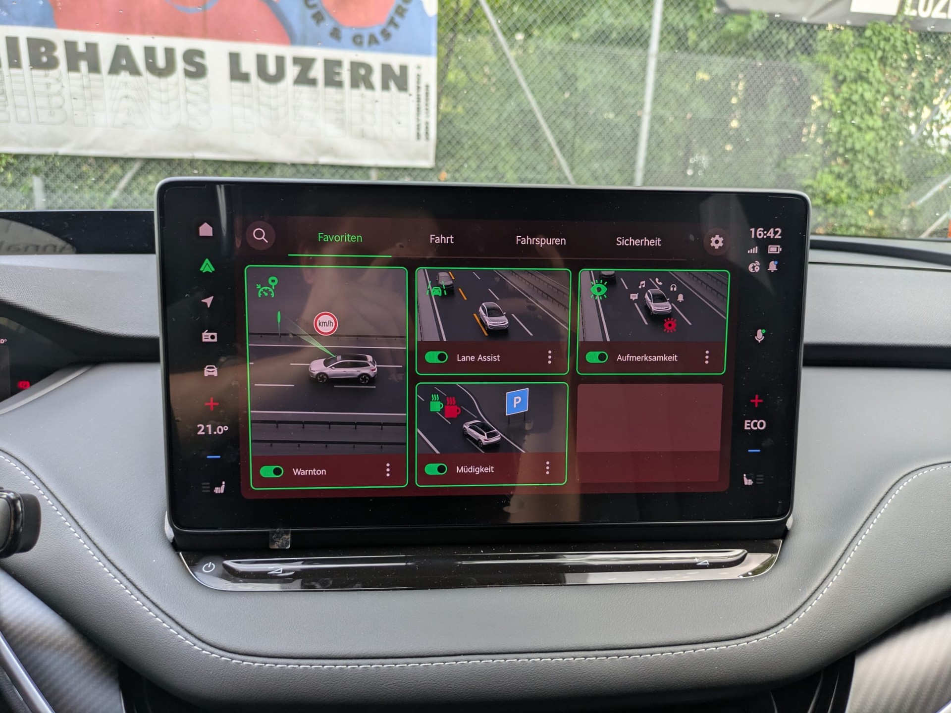 SKODA Elroq 85x Sportline 4x4-image-25