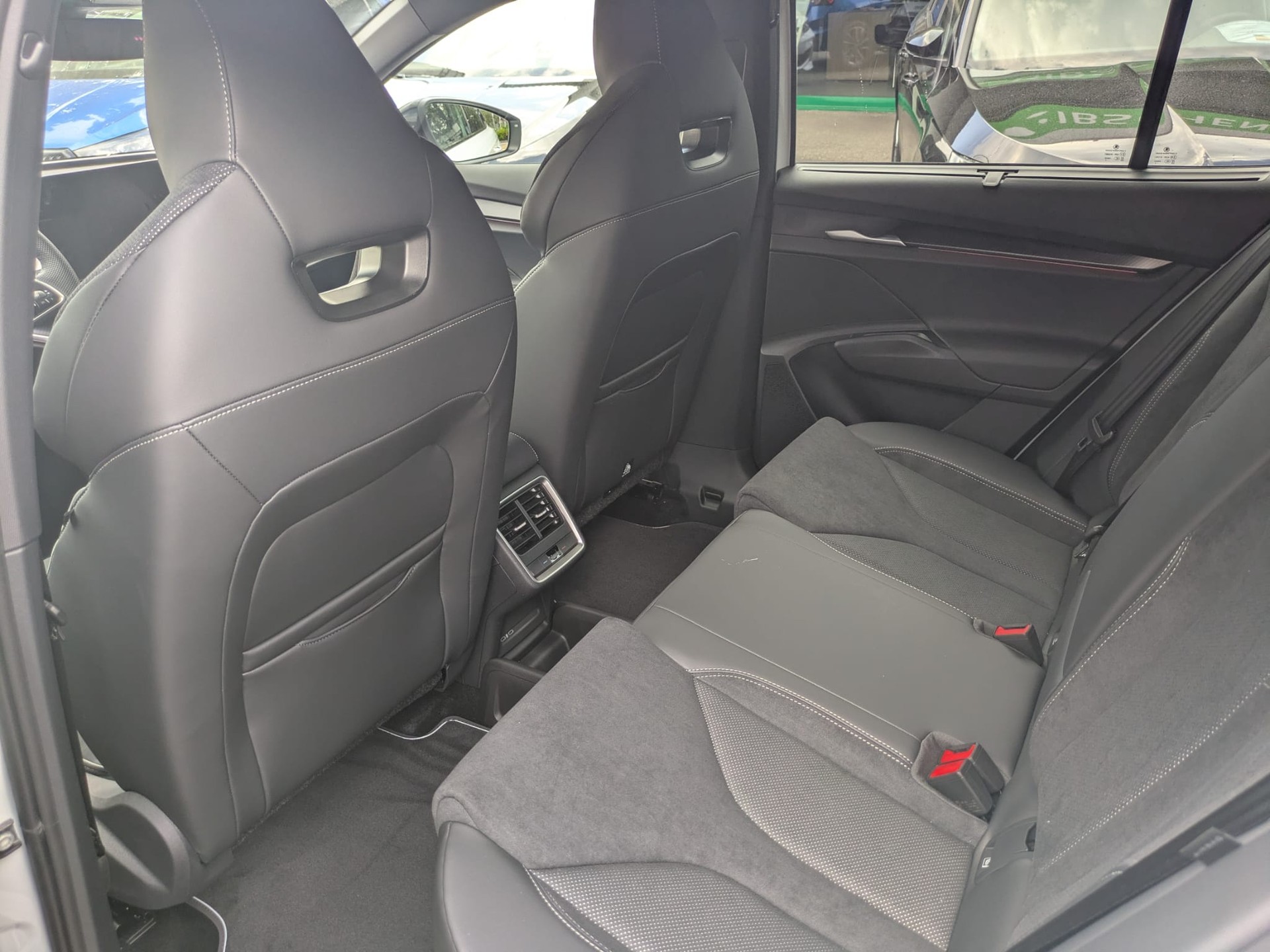 SKODA Elroq 85x Sportline 4x4-image-13