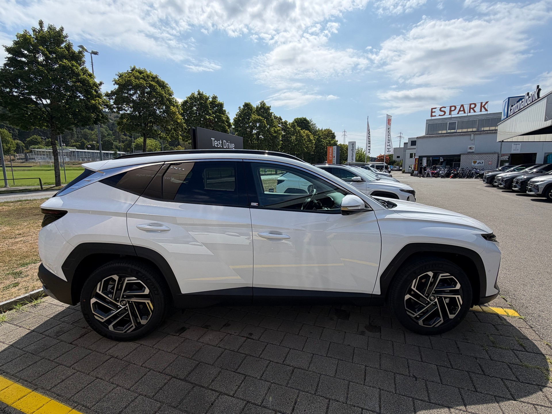 HYUNDAI Tucson 1.6 TGDI HEV Vertex Swiss Edition 4WD-image-3