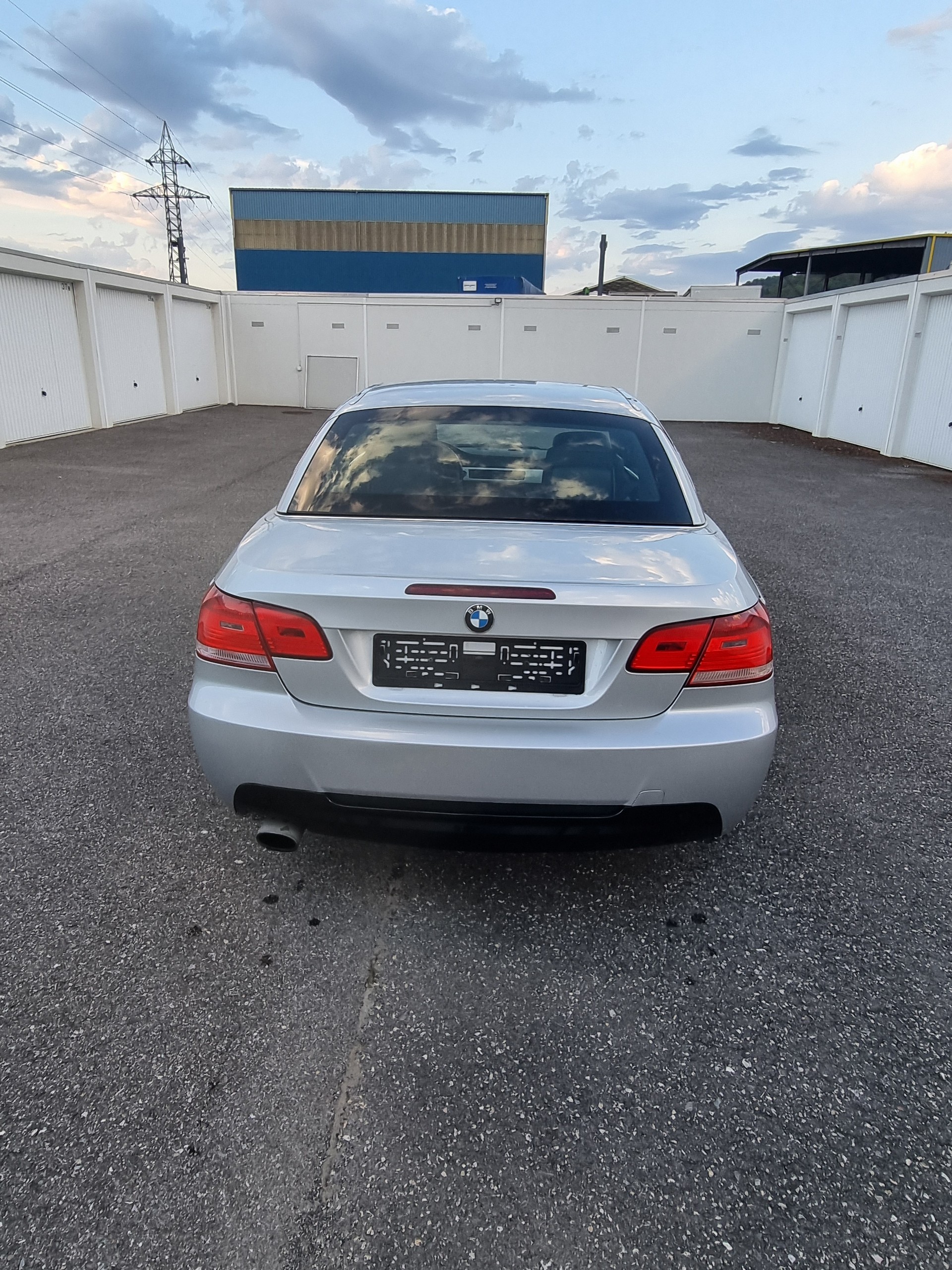 BMW 320i Cabriolet-image-4