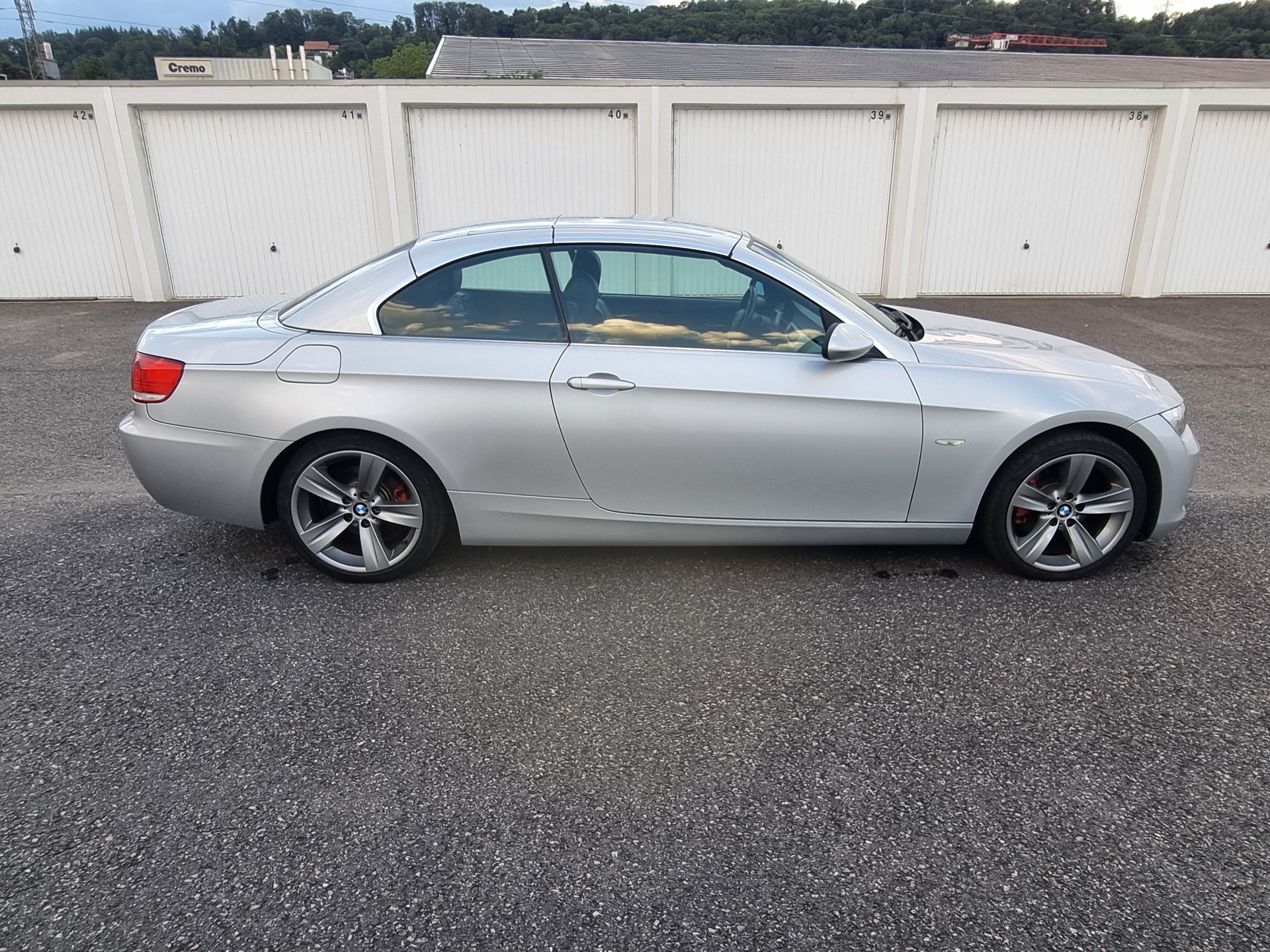 BMW 320i Cabriolet-image-6
