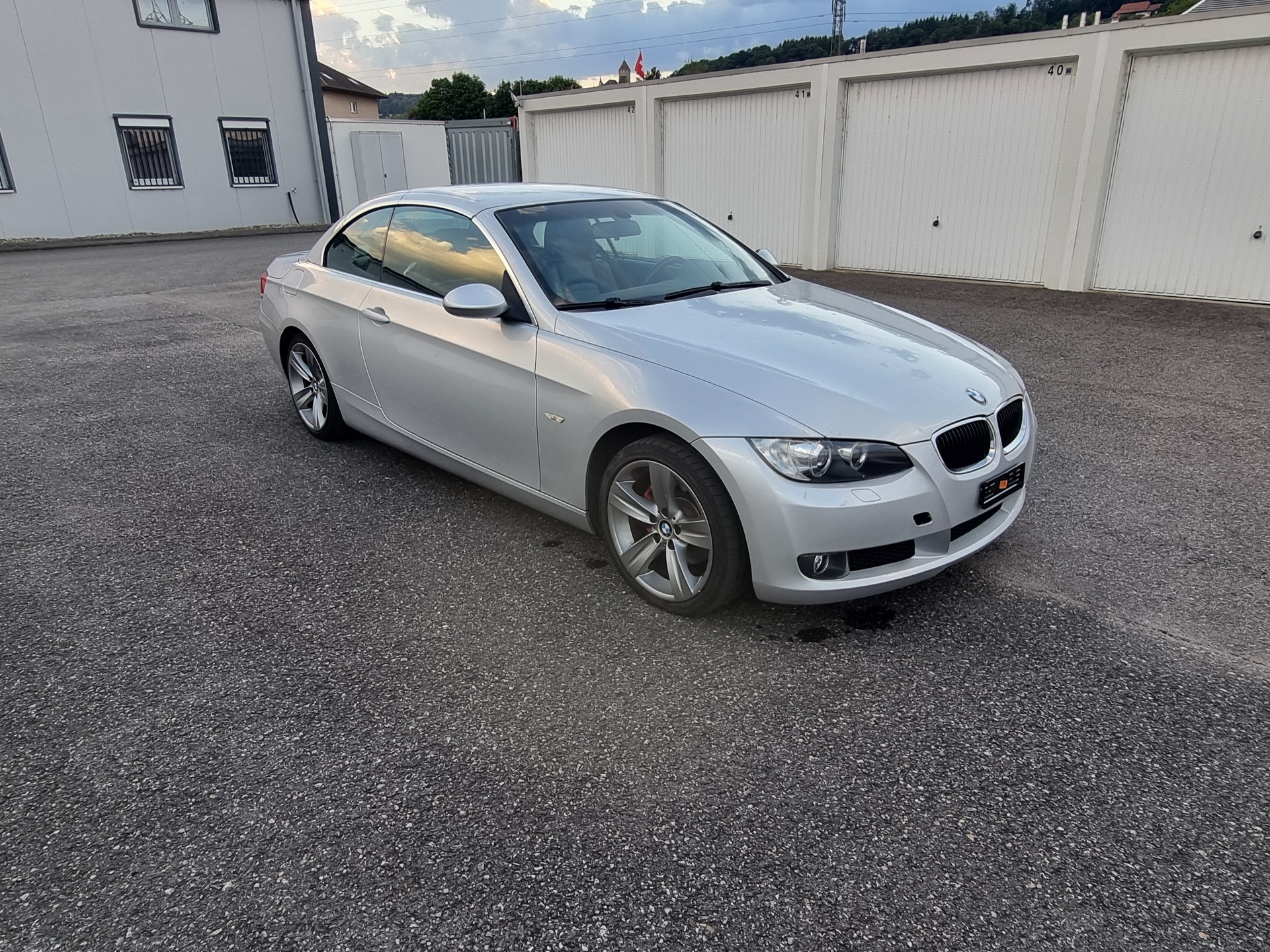 BMW 320i Cabriolet-image-7