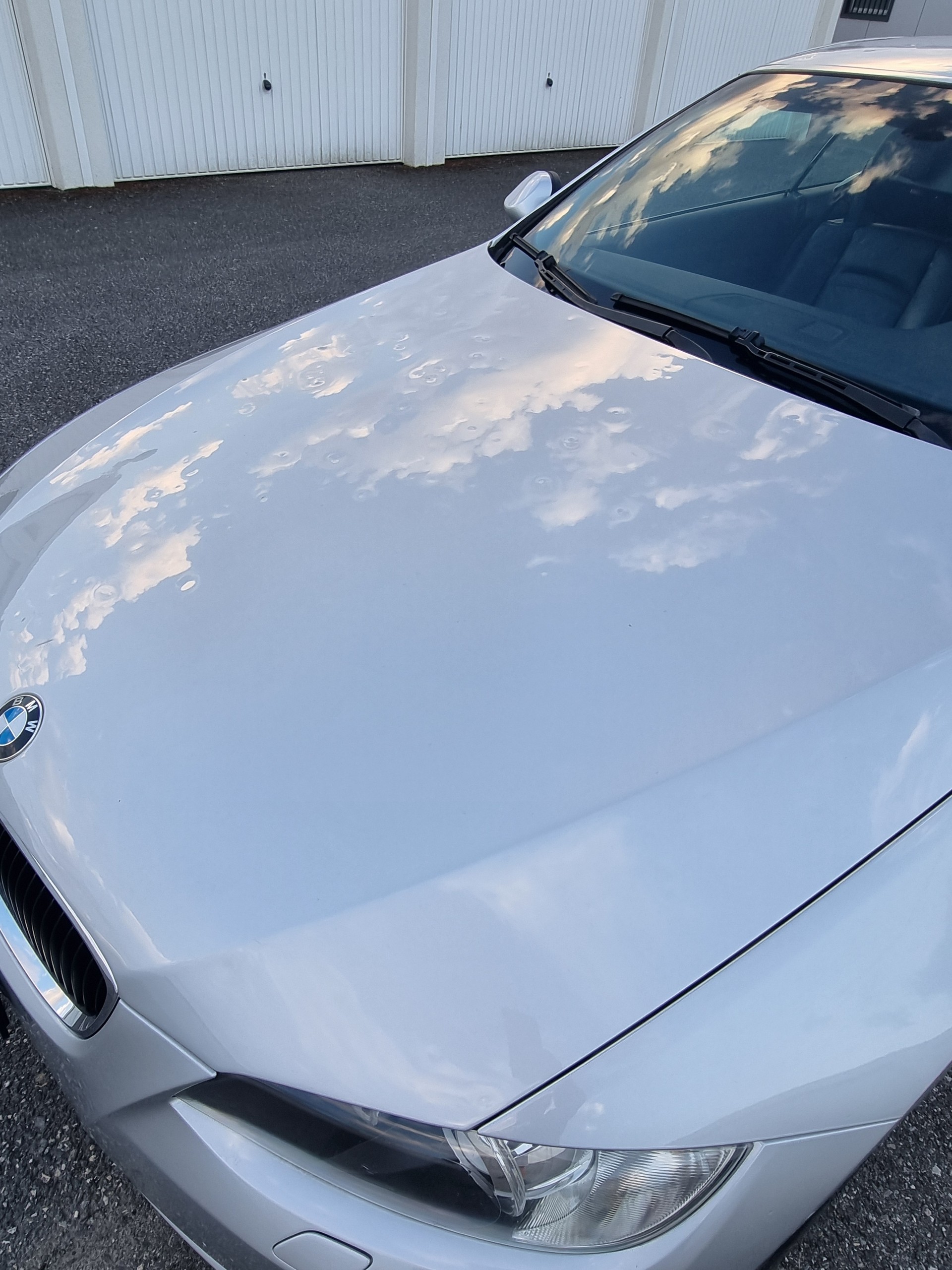 BMW 320i Cabriolet-image-9