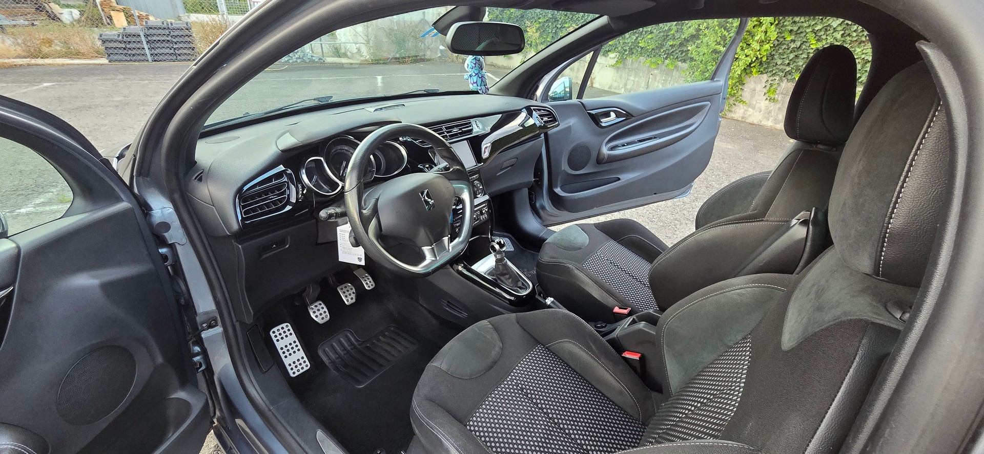 DS AUTOMOBILES 1.6 VTi So Chic-image-2