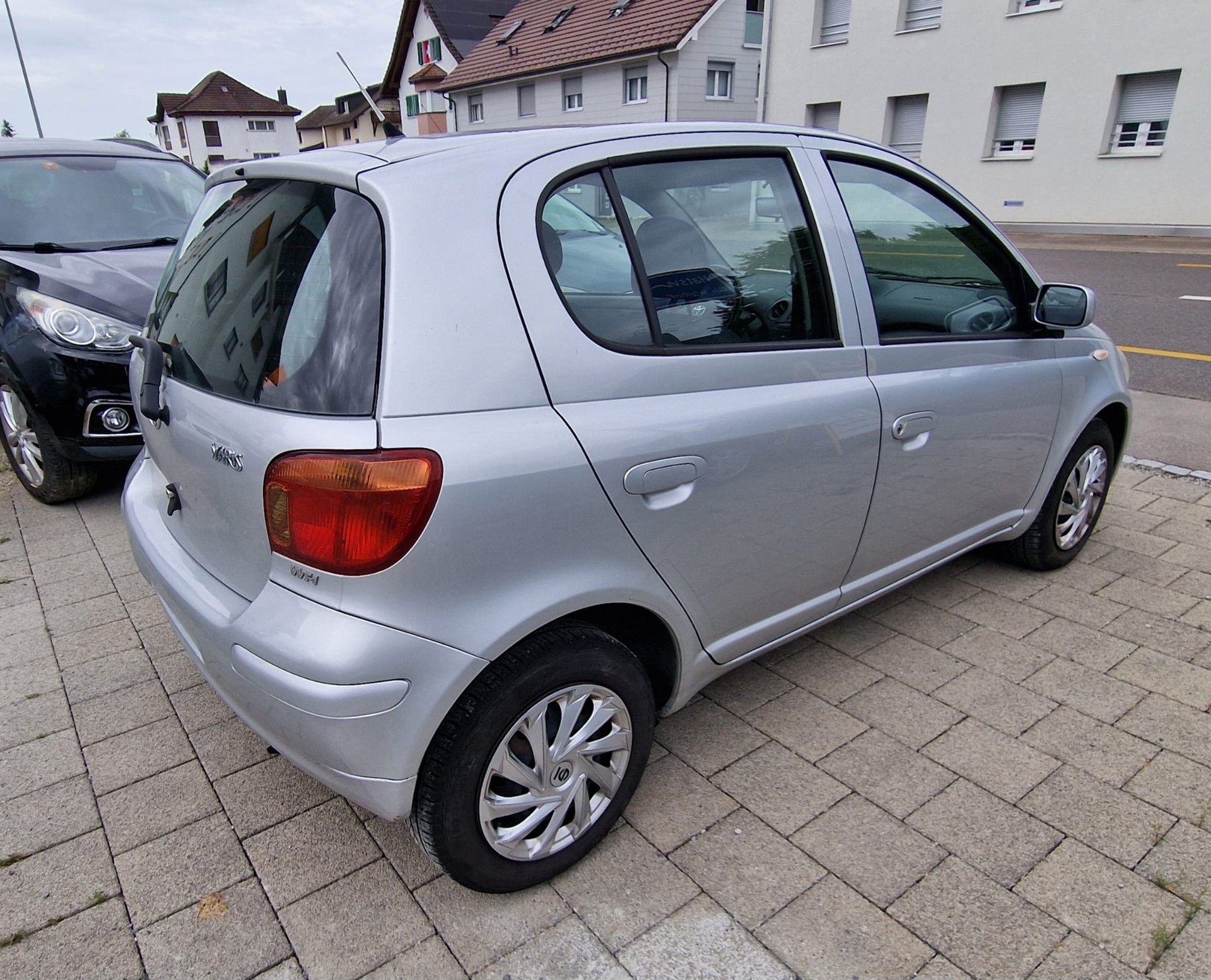 TOYOTA Yaris 1.3 Linea Sol-image-5
