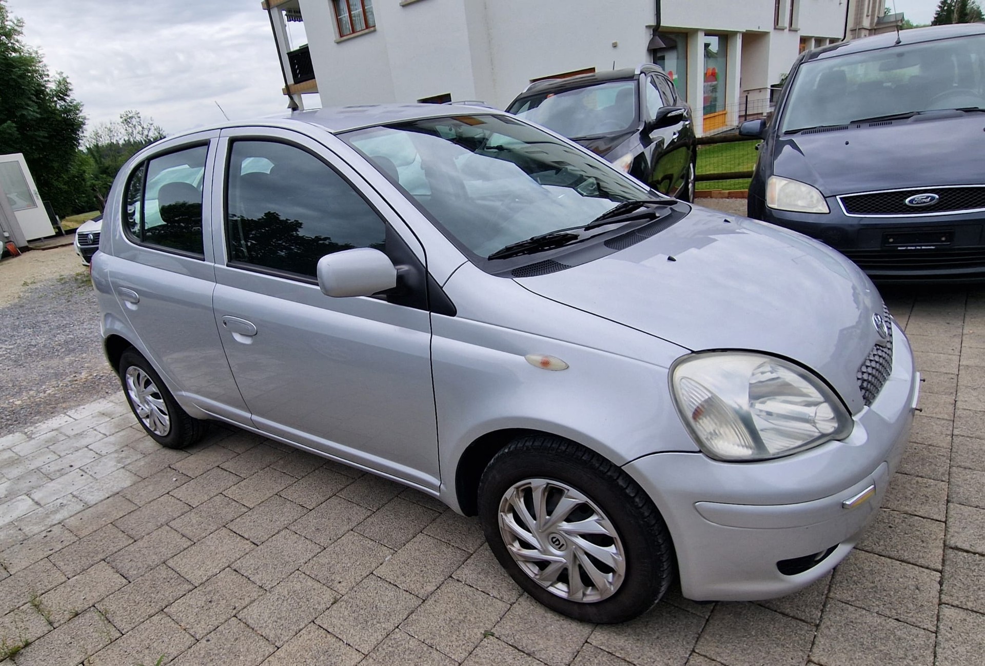 TOYOTA Yaris 1.3 Linea Sol-image-1