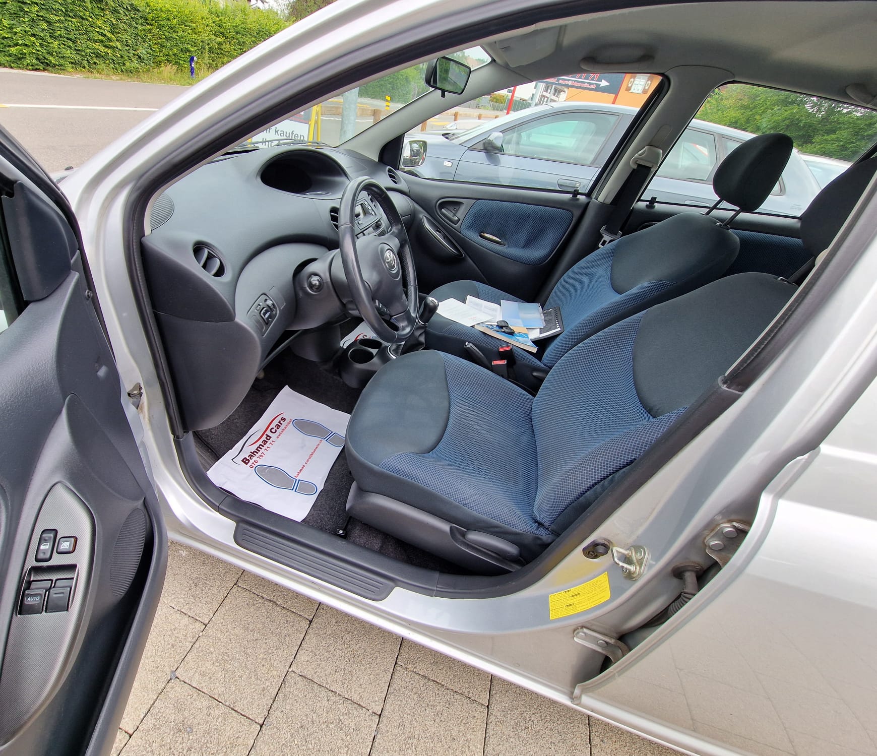 TOYOTA Yaris 1.3 Linea Sol-image-9