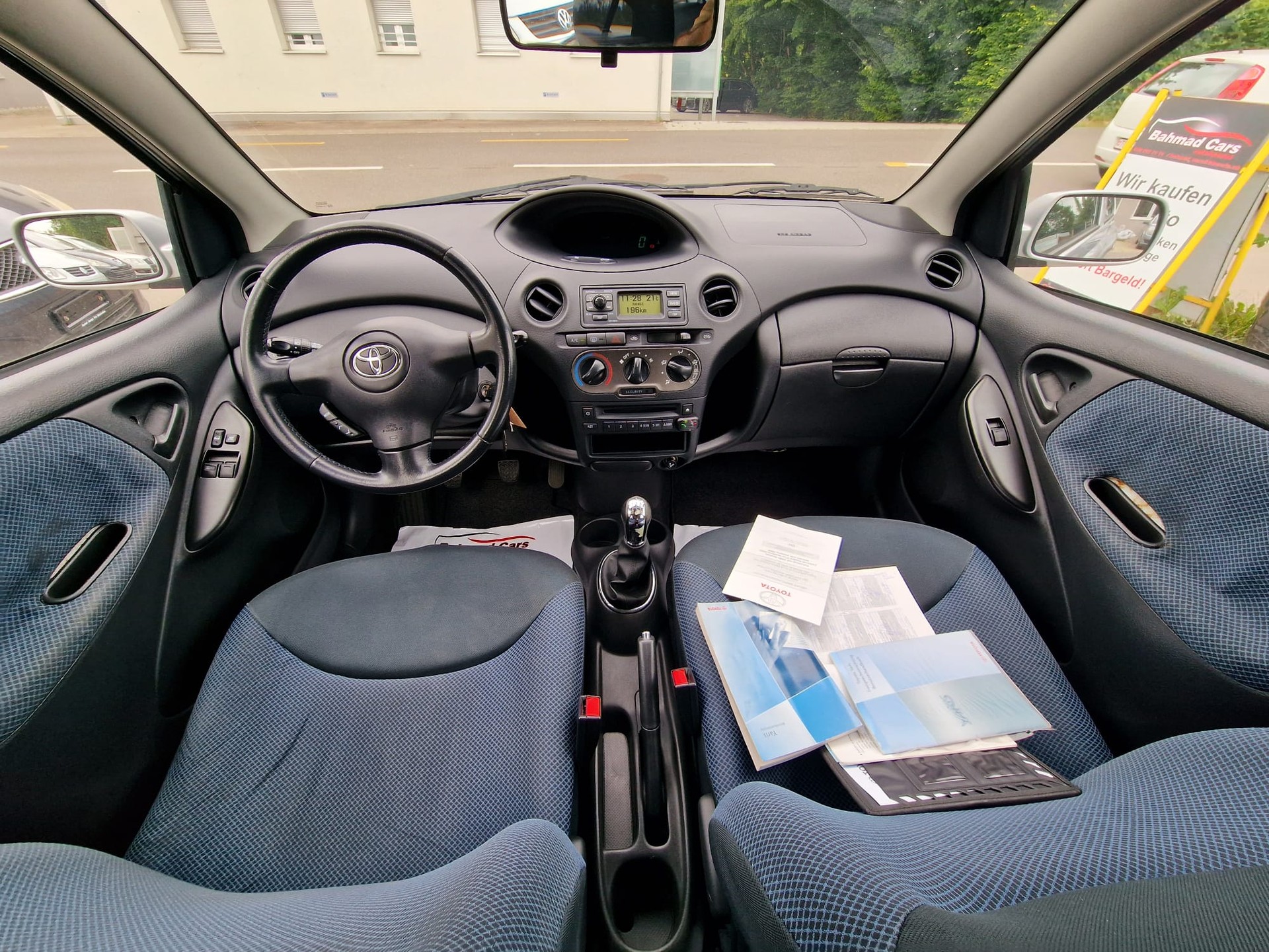 TOYOTA Yaris 1.3 Linea Sol-image-8