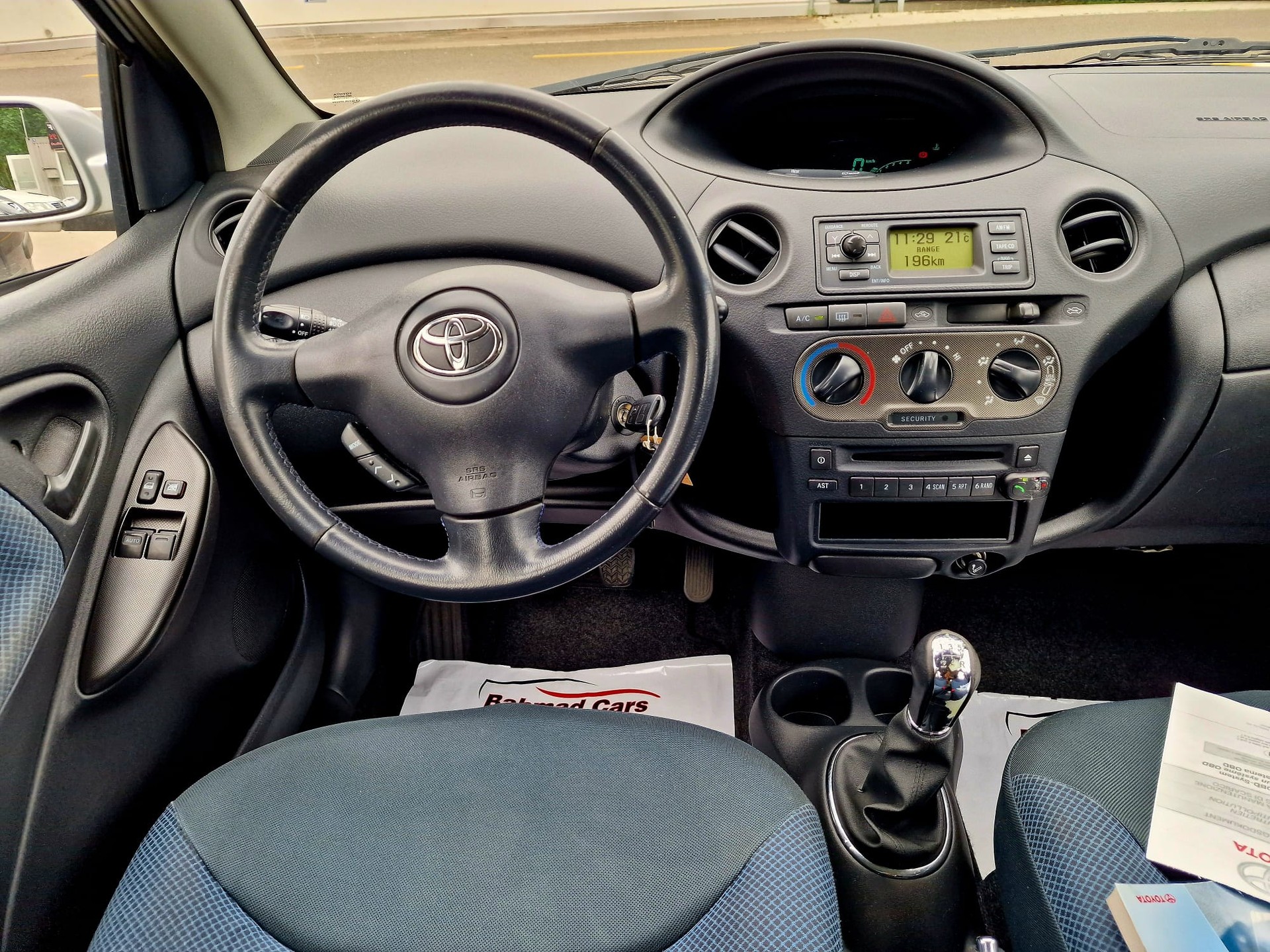 TOYOTA Yaris 1.3 Linea Sol-image-12