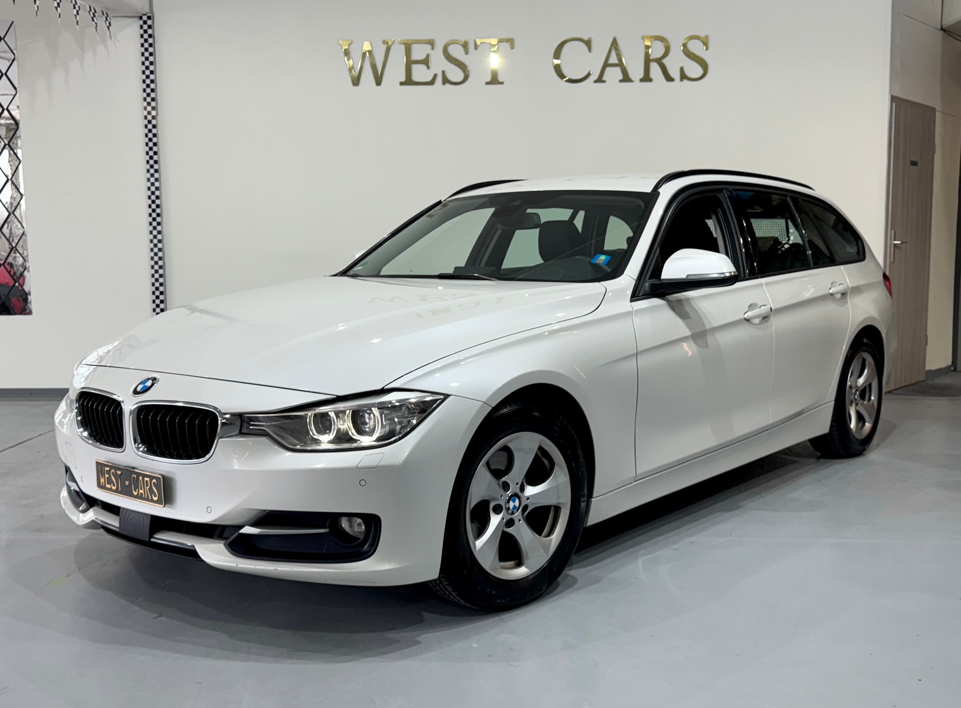 BMW 320d Efficient Dyn. Touring Luxury Line Steptronic-image-0