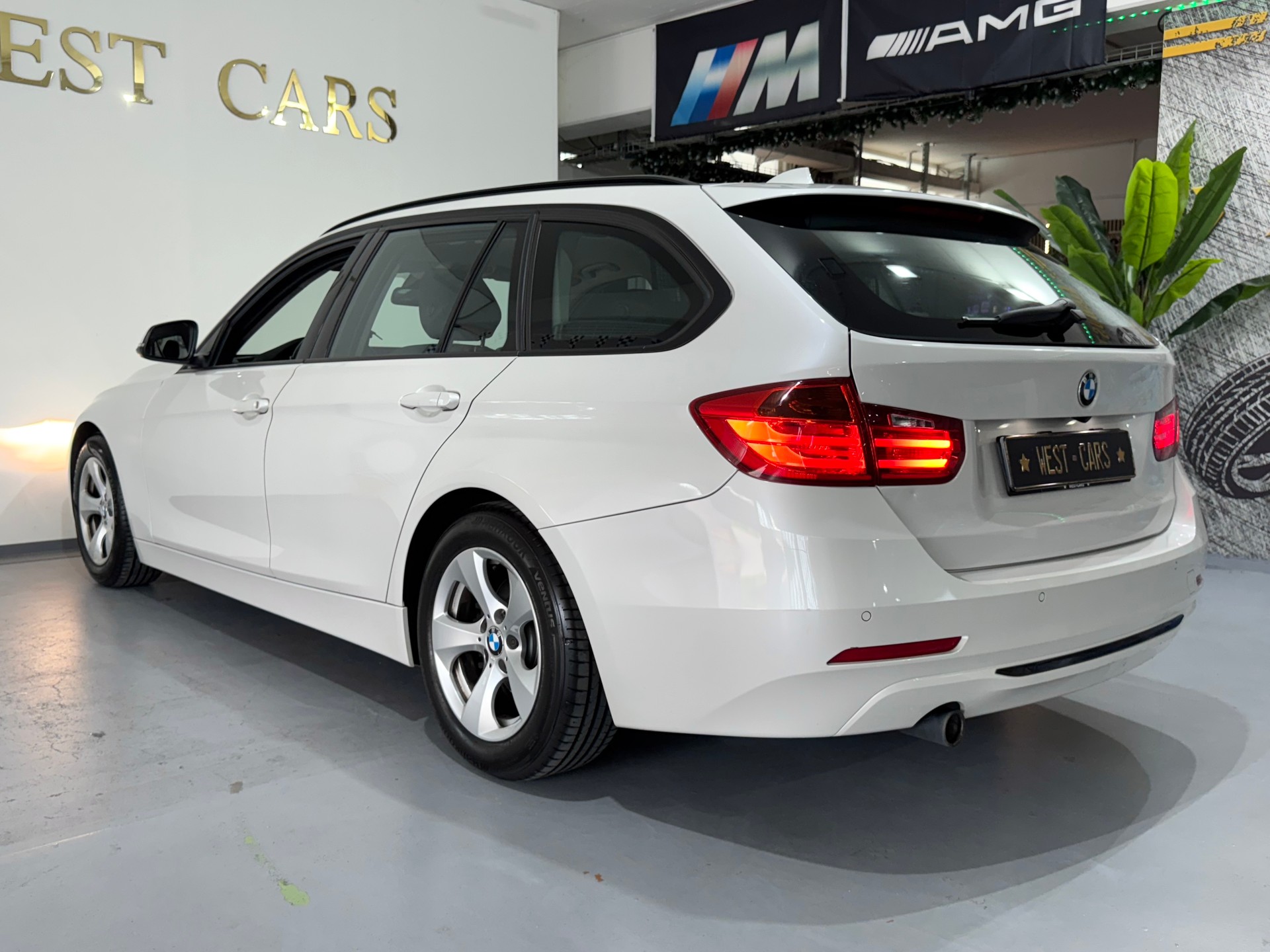 BMW 320d Efficient Dyn. Touring Luxury Line Steptronic-image-4