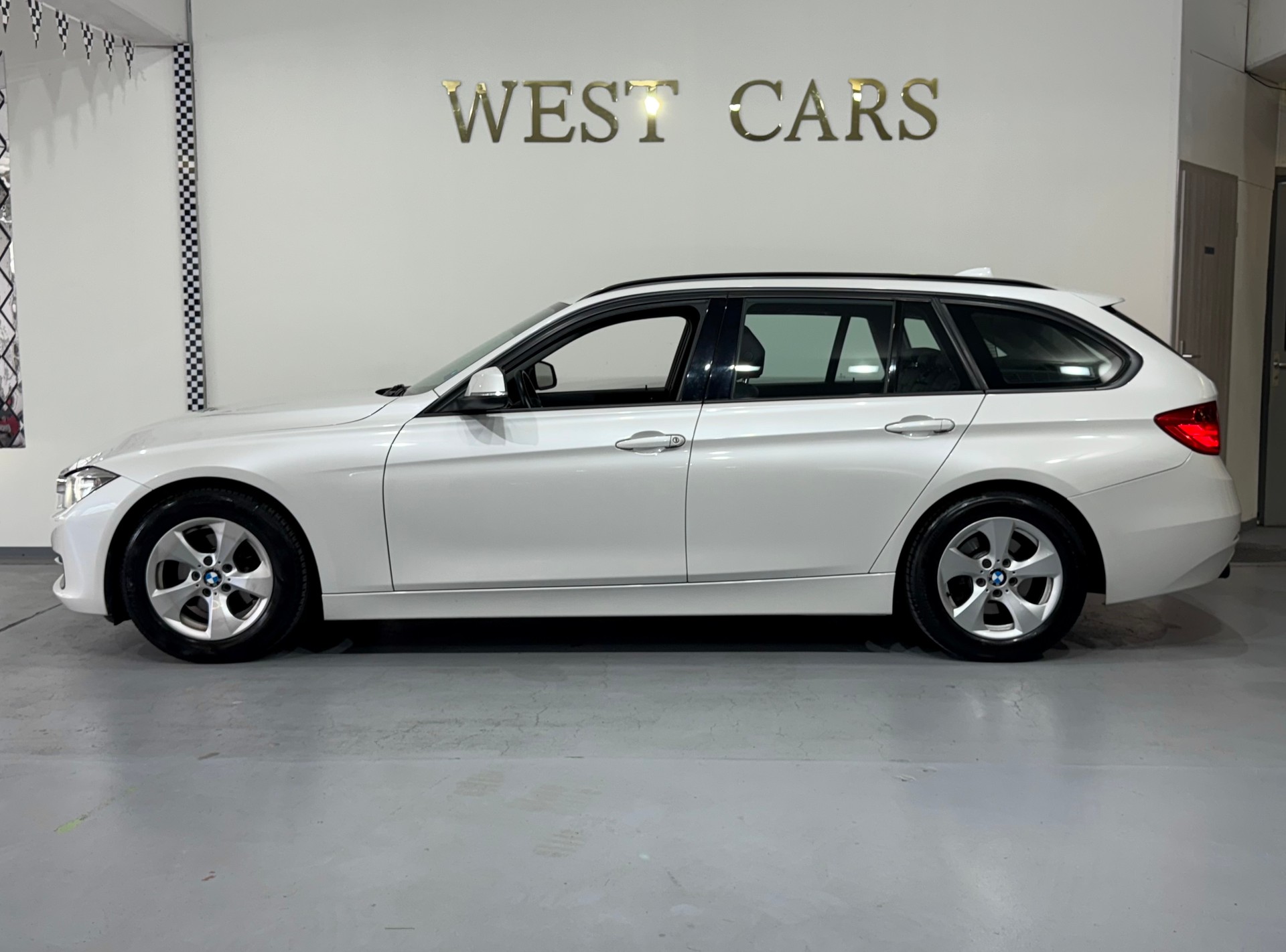 BMW 320d Efficient Dyn. Touring Luxury Line Steptronic-image-1