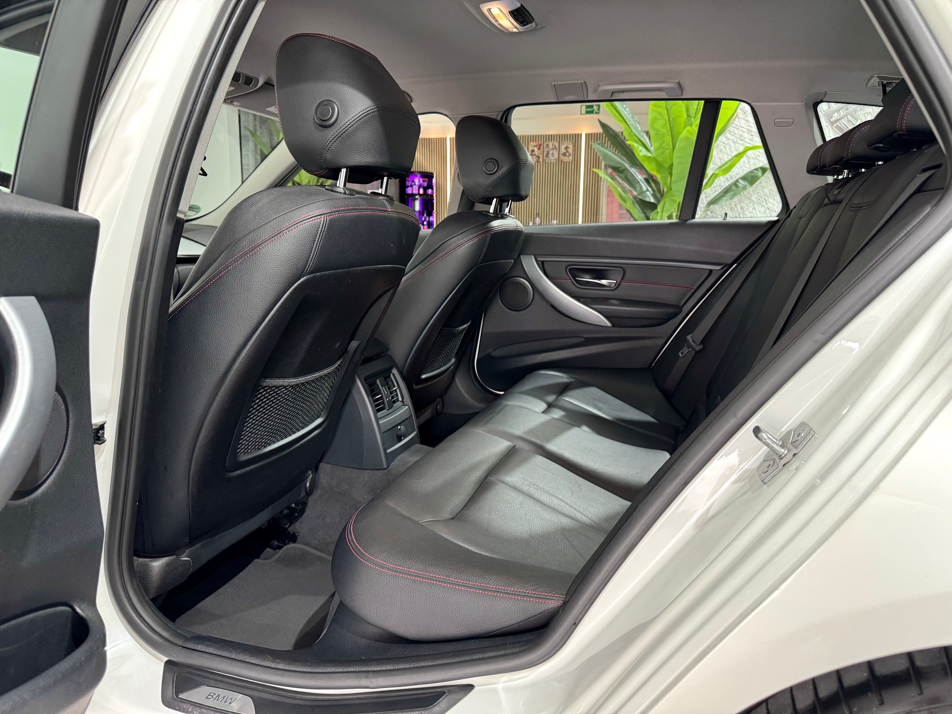 BMW 320d Efficient Dyn. Touring Luxury Line Steptronic-image-7