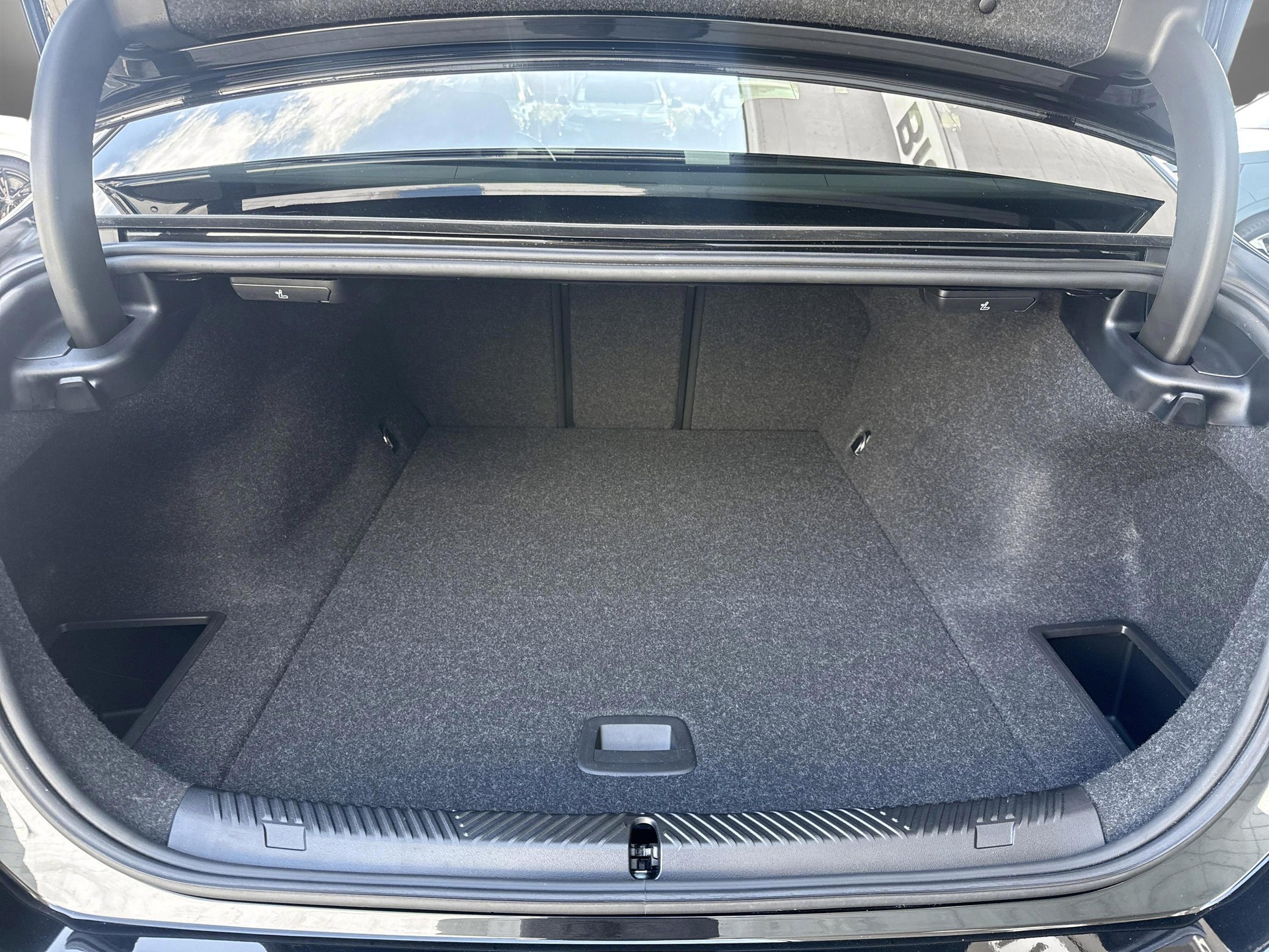 BMW i5 M60 xDrive M Sport Pro-image-18