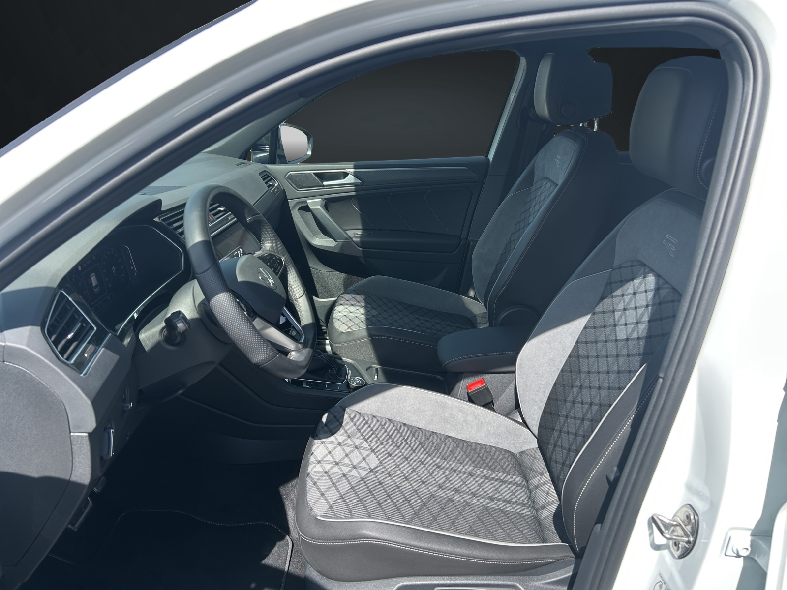 VW Tiguan 2.0TSI R-Line 4Motion DSG-image-11