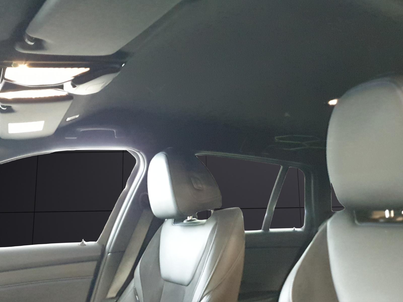 BMW 330e xDrive Touring-image-16