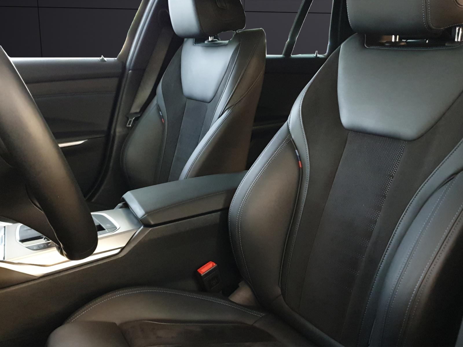 BMW 330e xDrive Touring-image-10