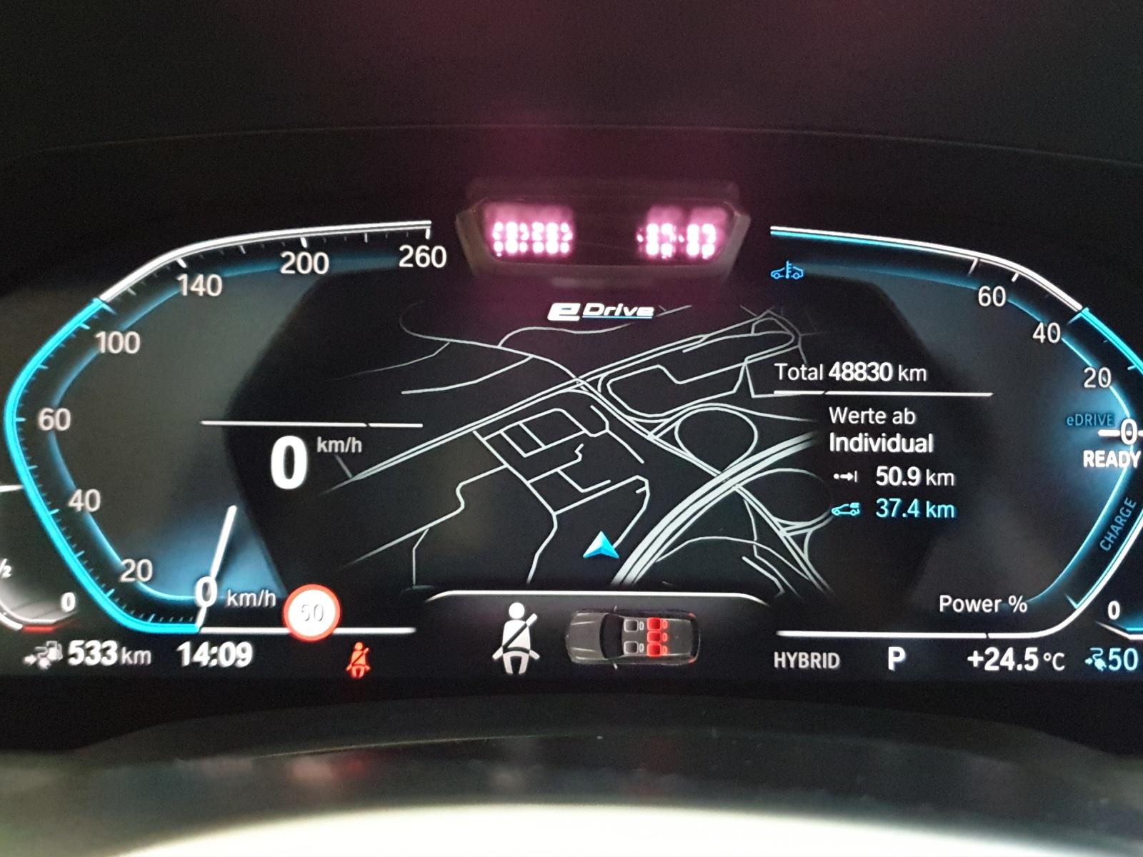 BMW 330e xDrive Touring-image-19