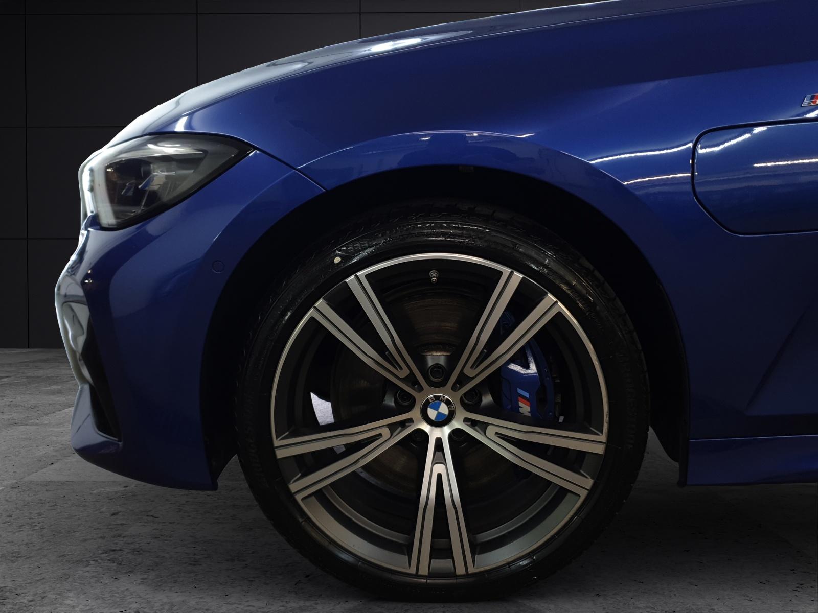 BMW 330e xDrive Touring-image-8