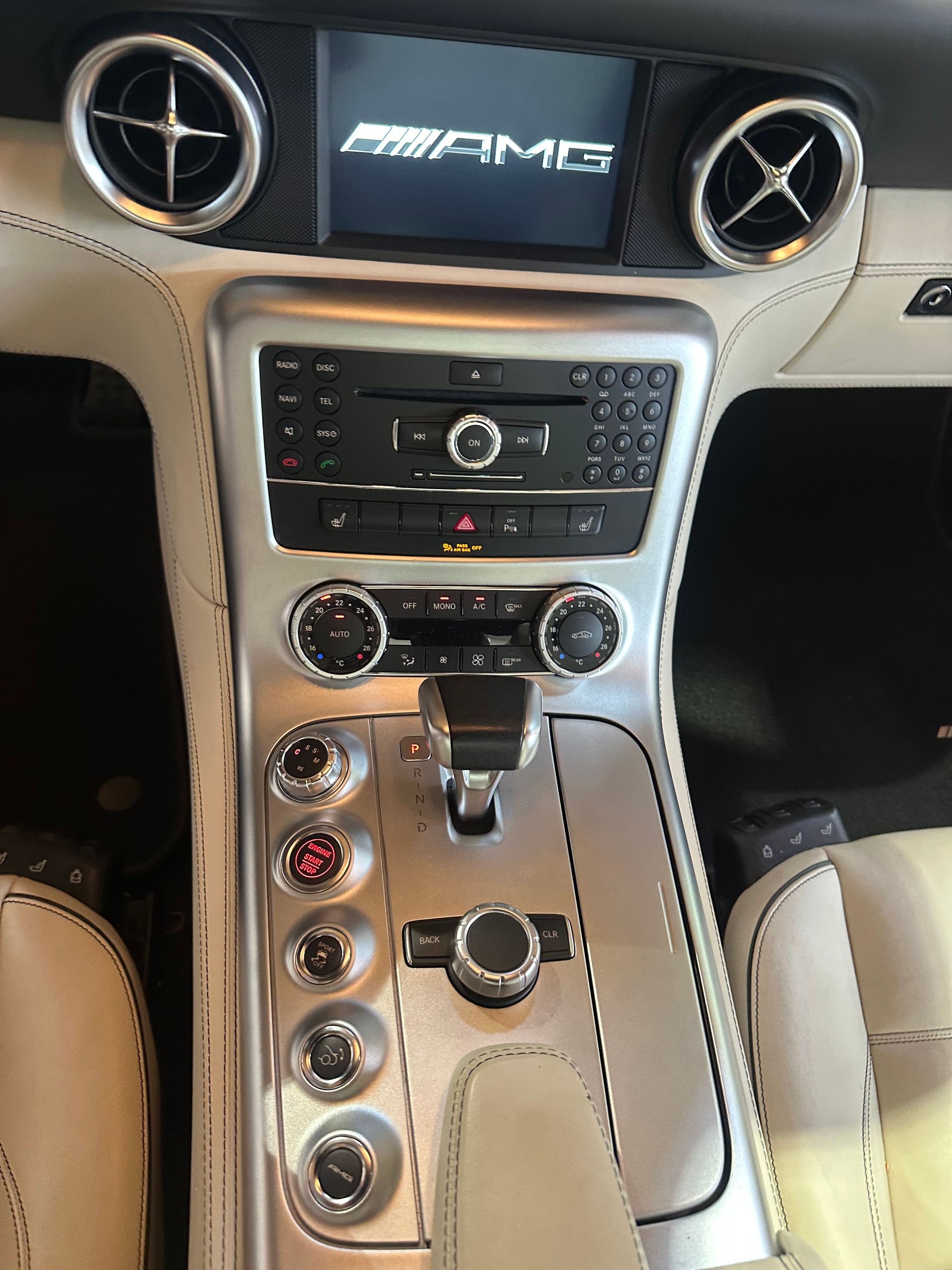 MERCEDES-BENZ SLS 63 AMG Speedshift / Originalzustand-image-22