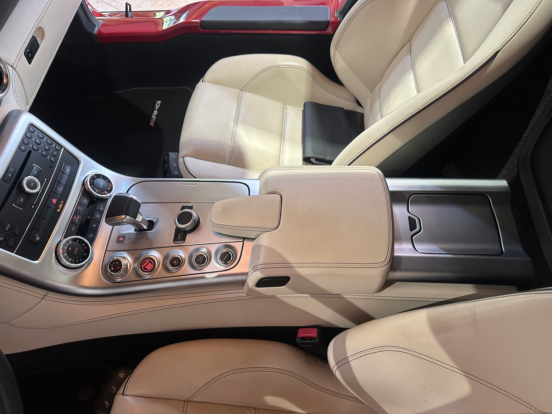 MERCEDES-BENZ SLS 63 AMG Speedshift / Originalzustand-image-21