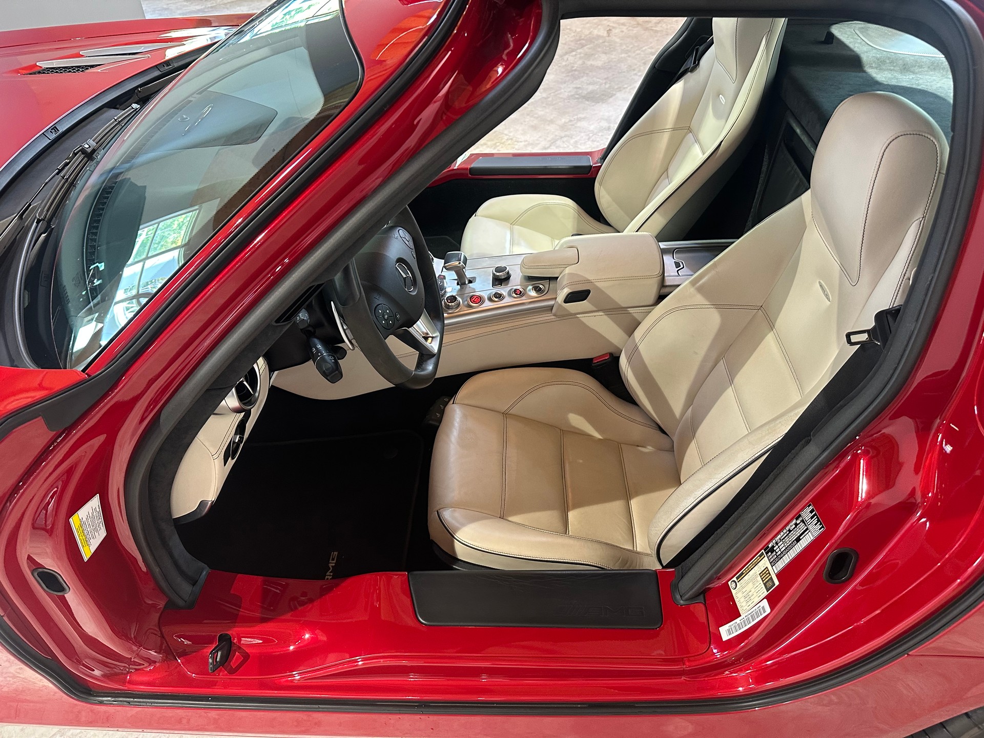 MERCEDES-BENZ SLS 63 AMG Speedshift / Originalzustand-image-16