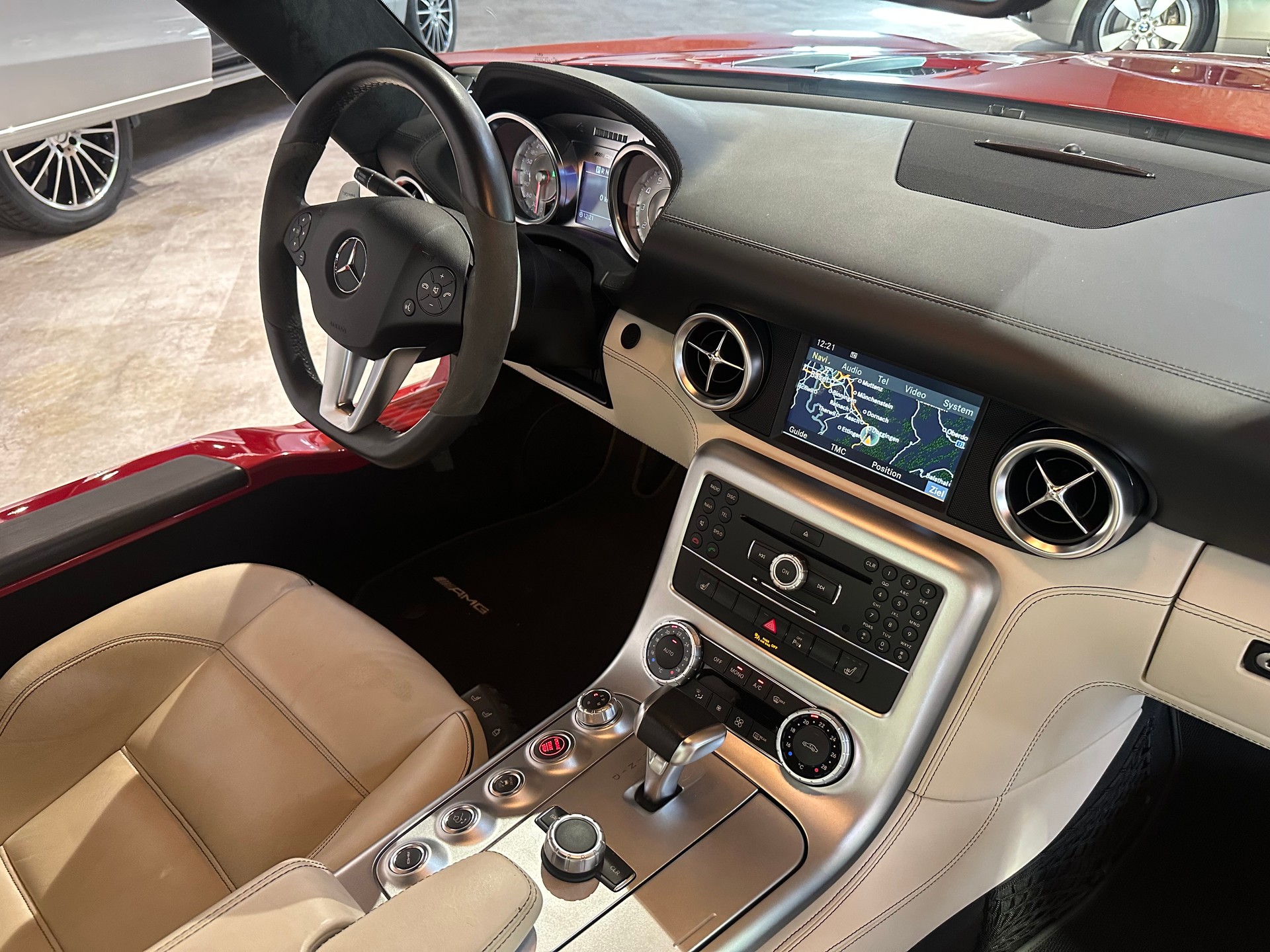 MERCEDES-BENZ SLS 63 AMG Speedshift / Originalzustand-image-25
